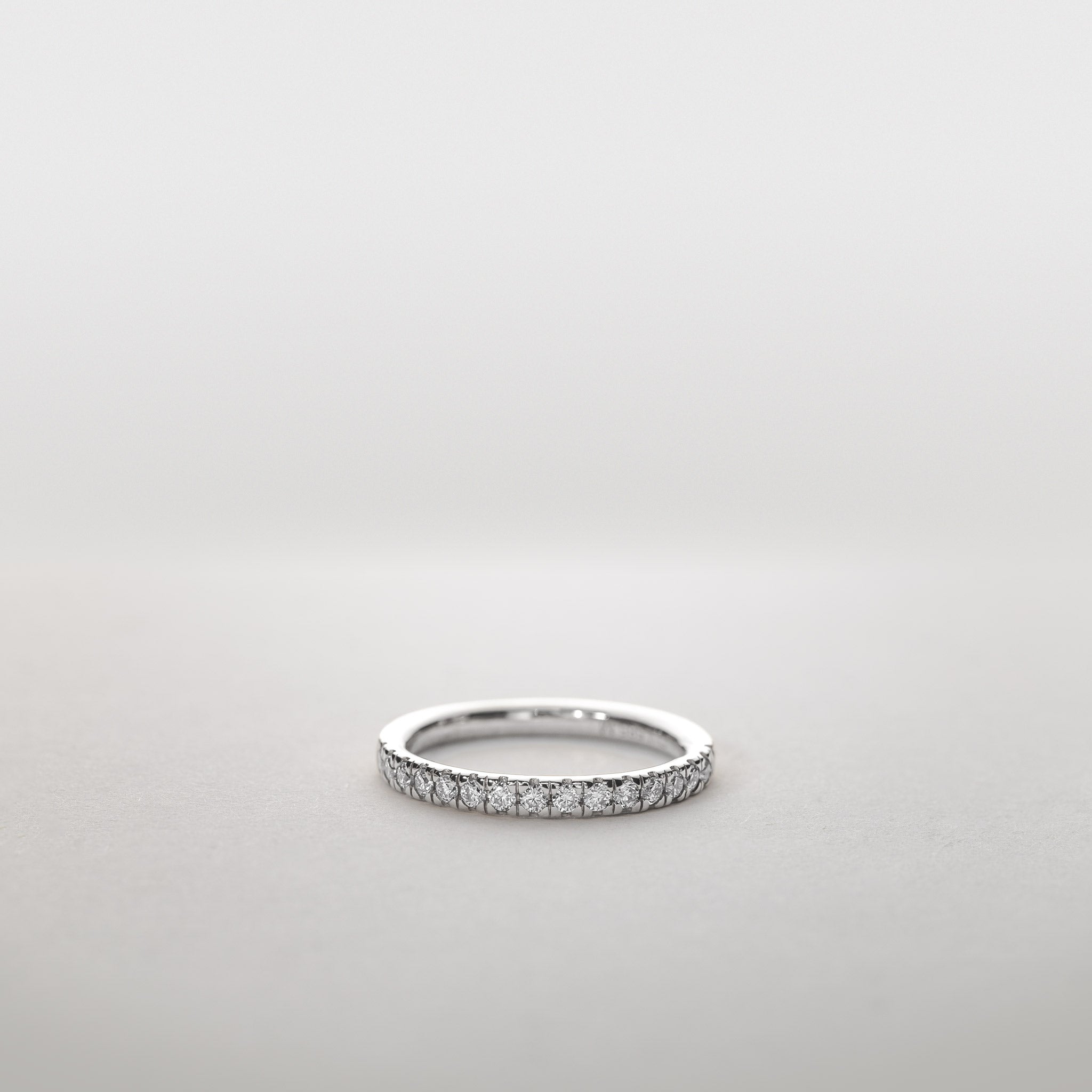 Clara Eternity Ring – 0.60 ct lab-grown diamonds 14K gold – Medium