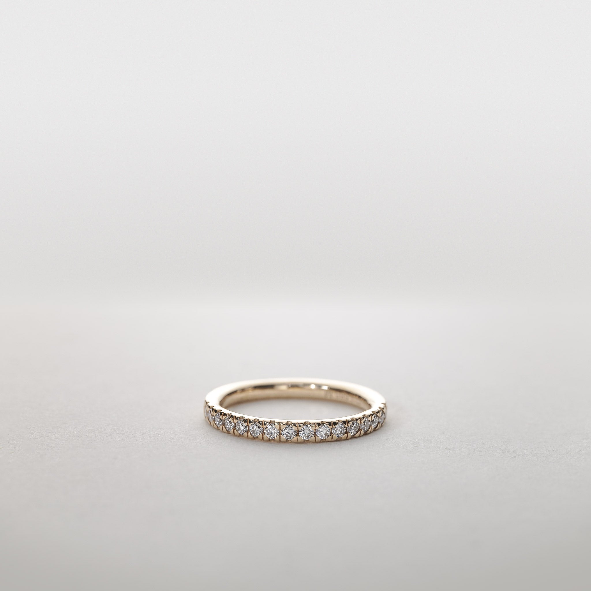 Clara Eternity Ring – 0.60 ct lab-grown diamonds 14K gold – Medium