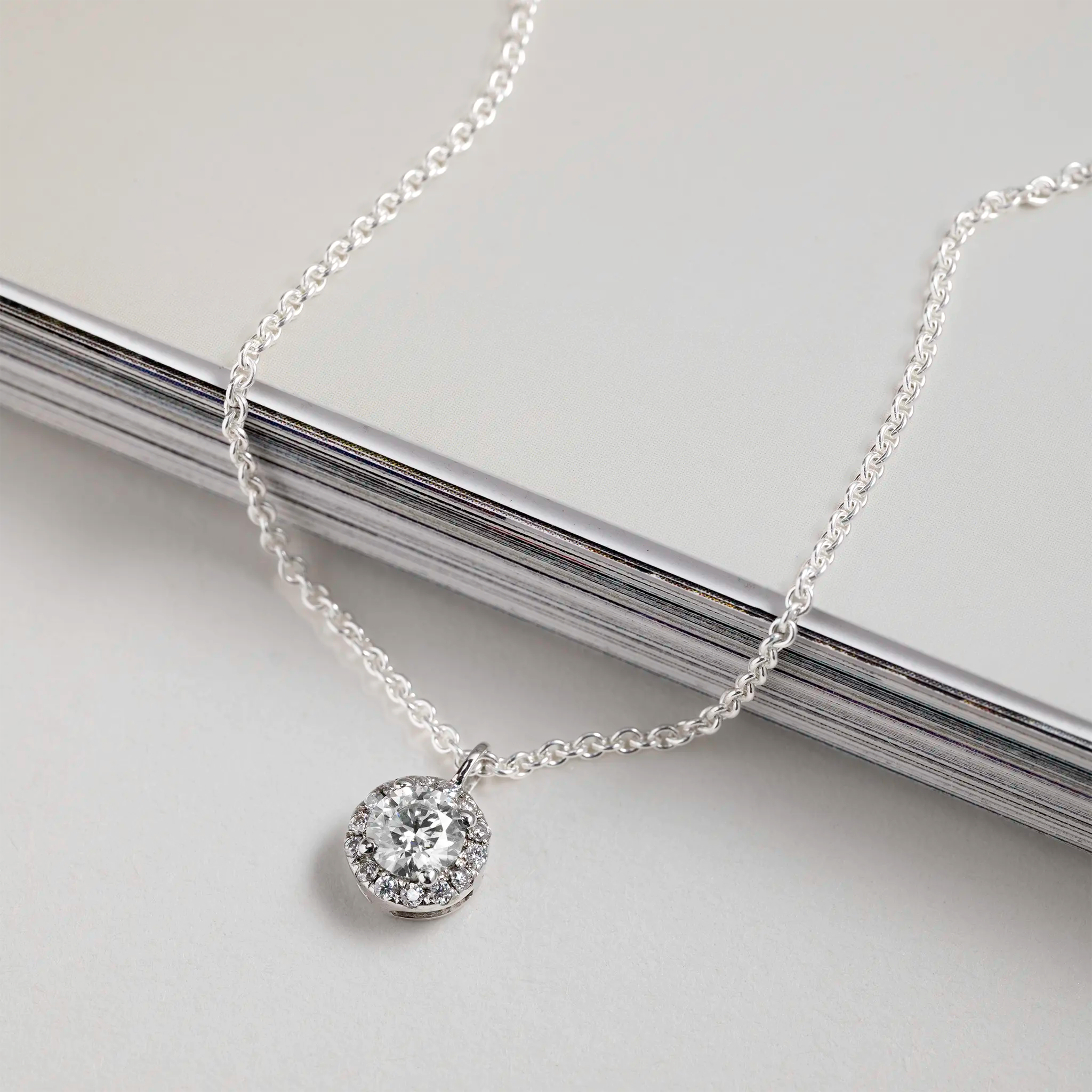 Clara Halo Pendant – 0.30 ct lab-grown diamonds 14K Gold