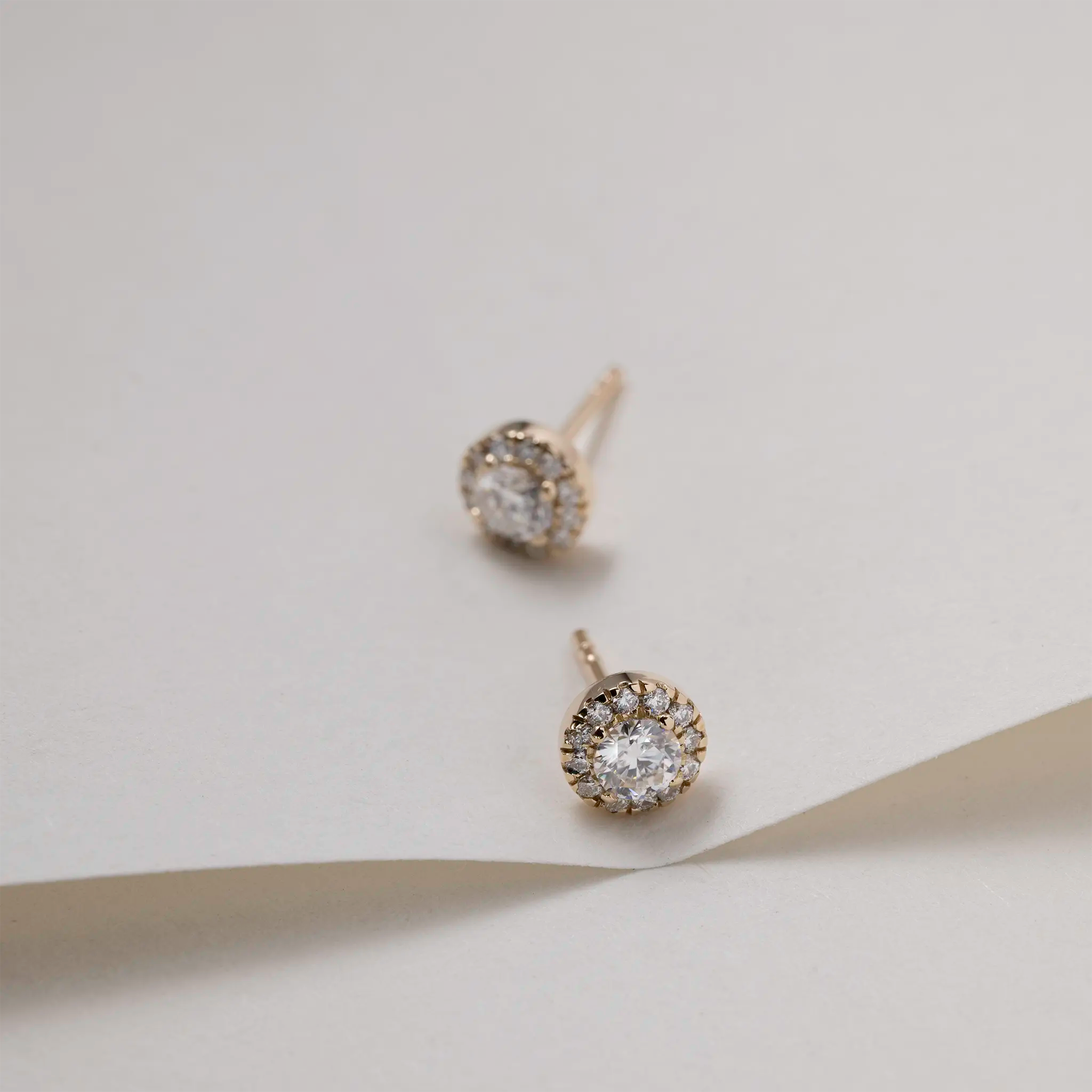 Clara Halo Studs – 0.85 ct lab-grown diamonds 14K gold