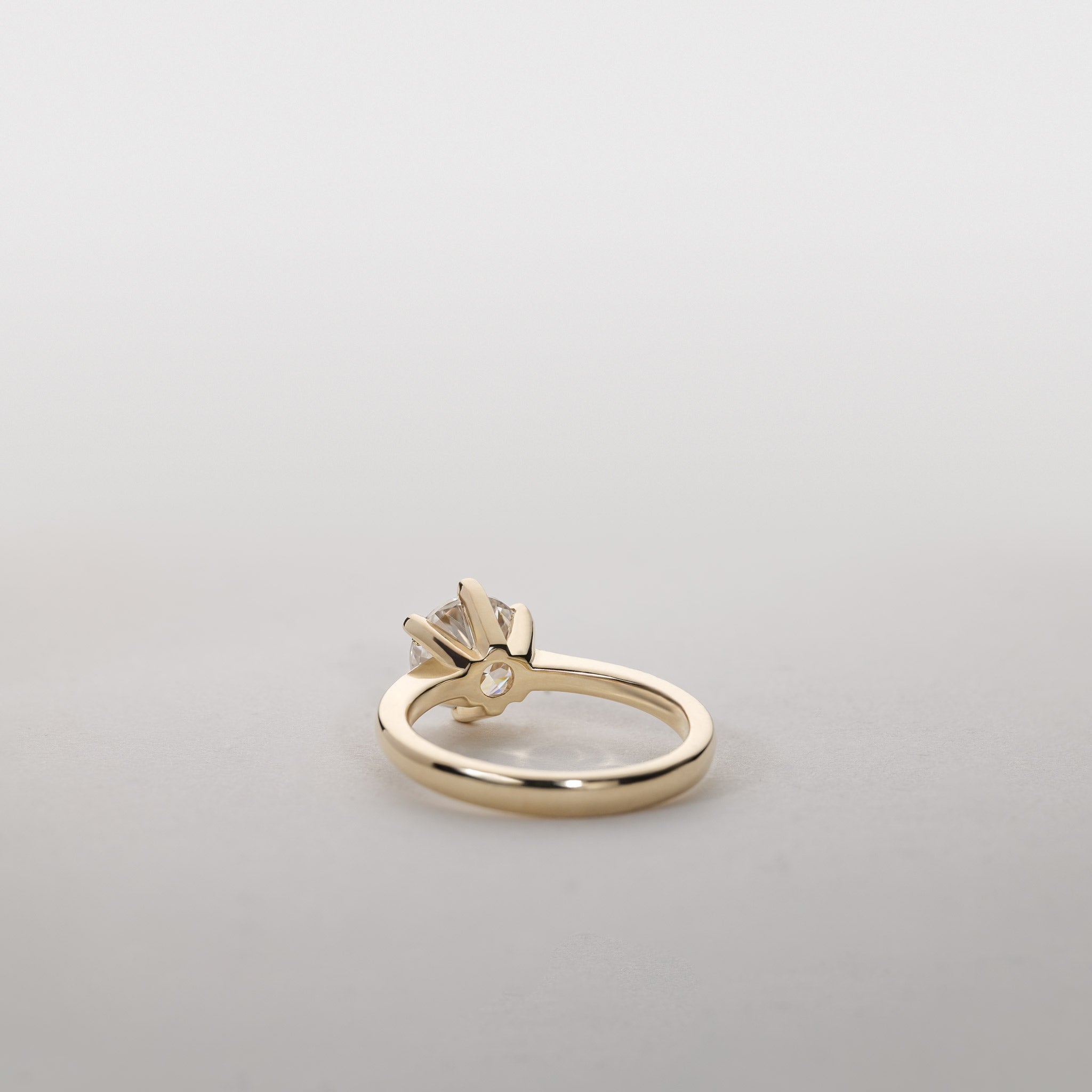 Amber Six-Prong Solitaire Ring – 2.00 ct Lab-Grown Diamond 14K Gold