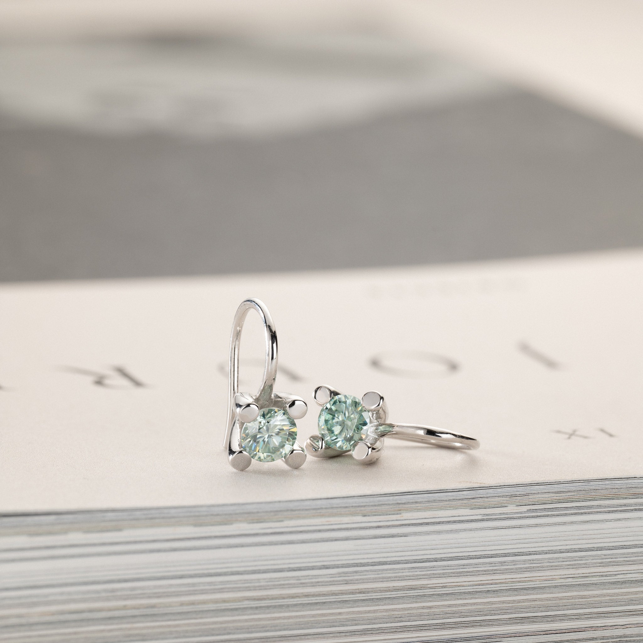 Miriam – solitaire earrings 2x0.50ct laguna green moissanite silver