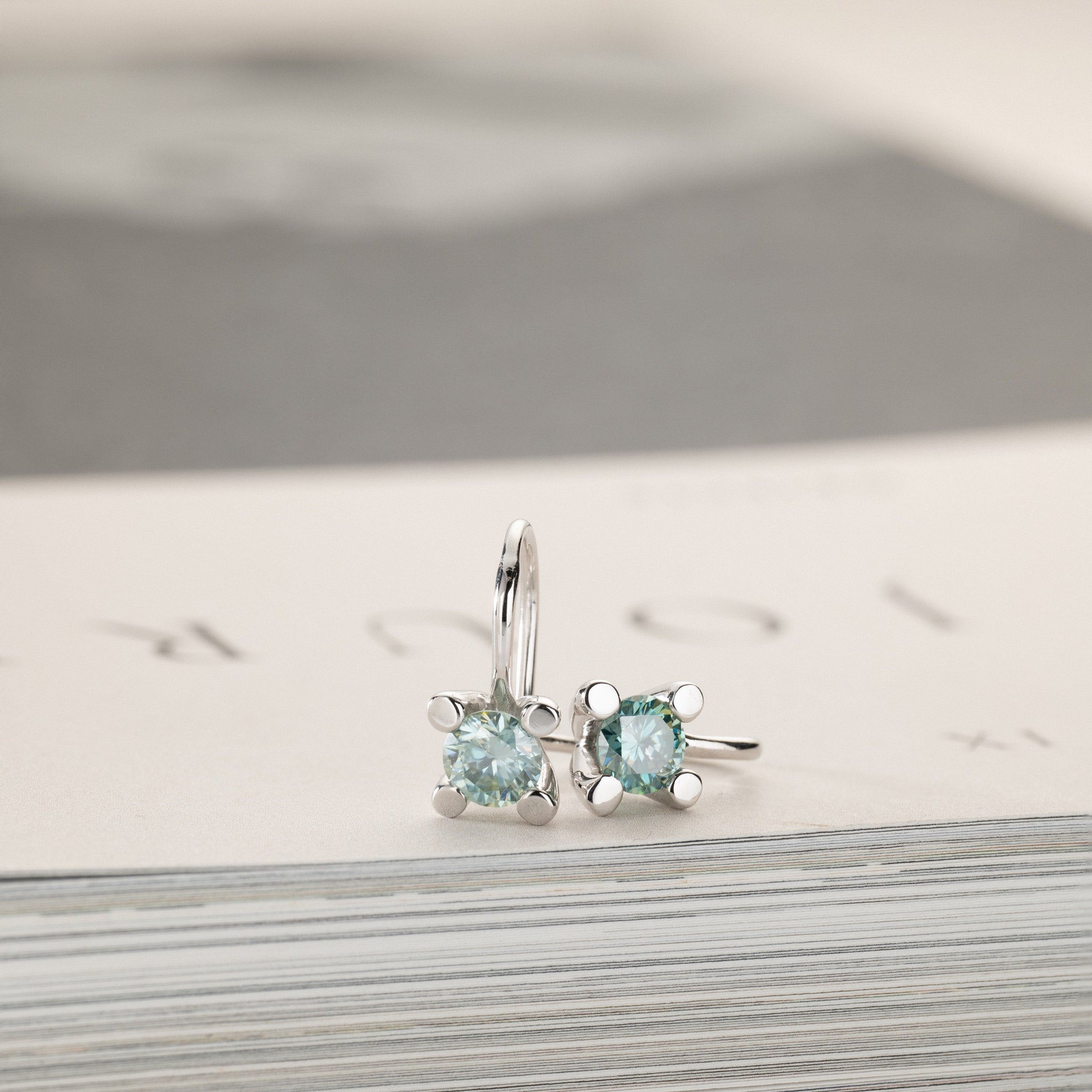 Miriam – solitaire earrings 2x0.75ct light green moissanite silver