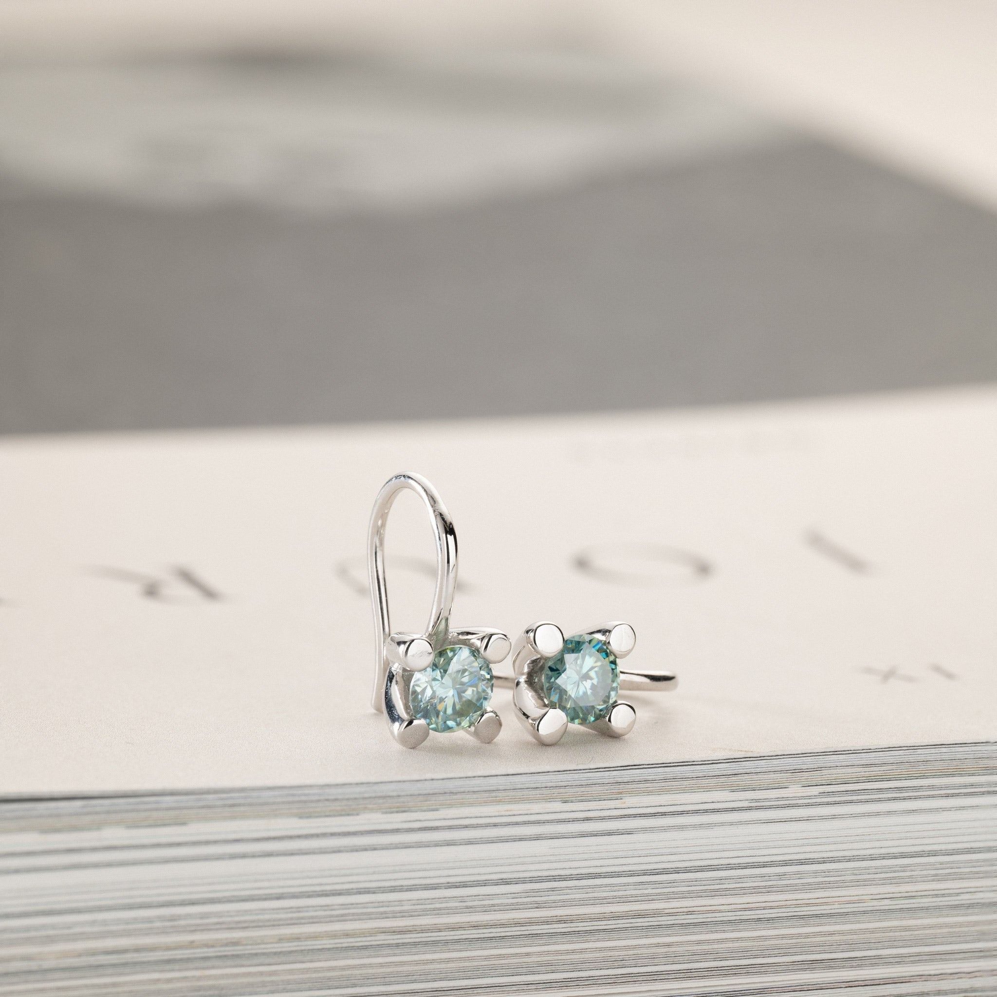 Miriam – solitaire earrings 2x0.75ct light green moissanite silver