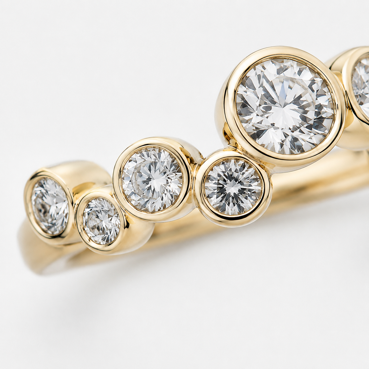 Isaline – Asymmetrisk Bezel-ring 0,70 ctw Lab-grown diamant 14 karat guld