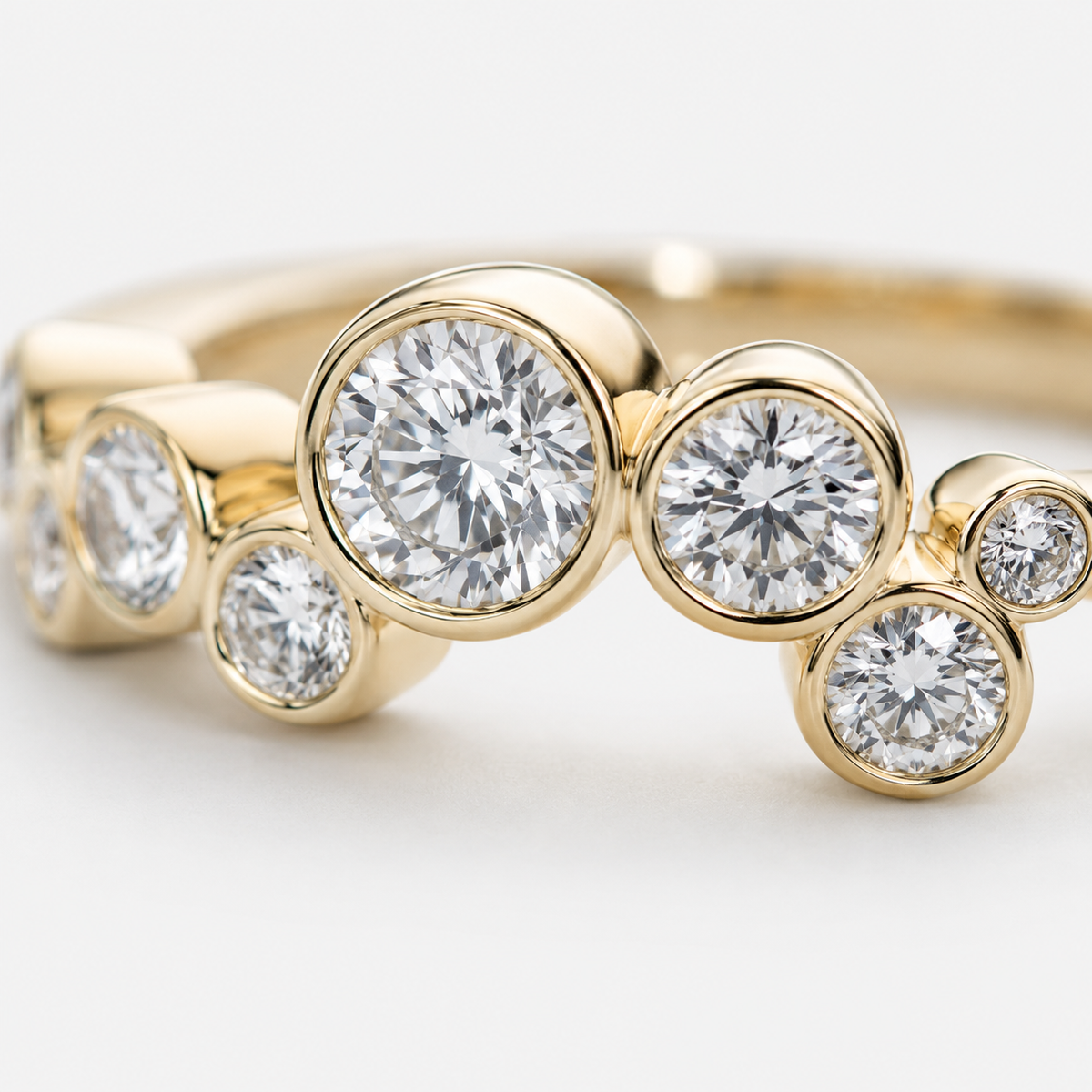 Isaline – Asymmetrisk Bezel-ring 0,70 ctw Lab-grown diamant 14 karat guld