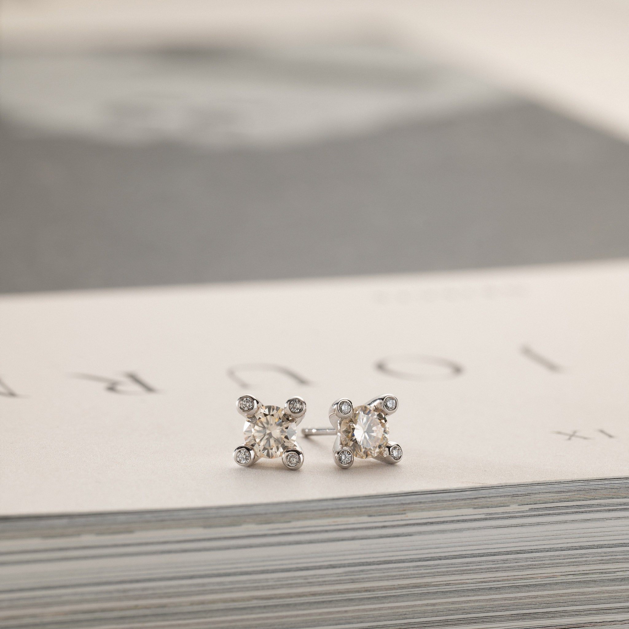 Miriam – solitaire stud earrings 2x0.50ct light champagne moissanite & diamonds in crown silver