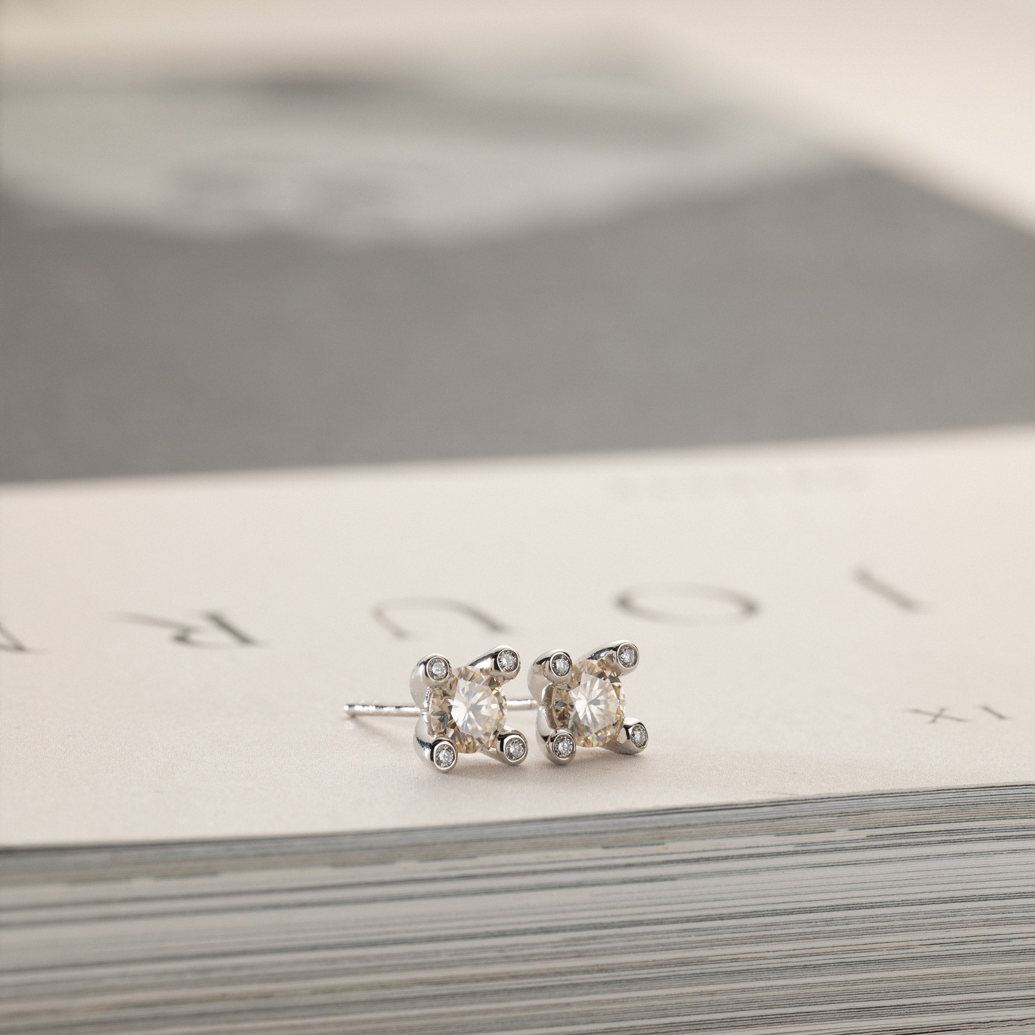 Miriam – solitaire stud earrings 2x0.50ct light champagne moissanite & diamonds in crown silver