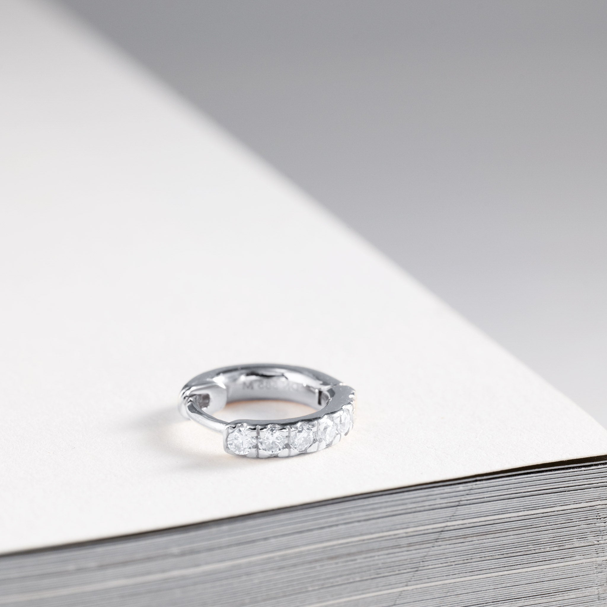 Clara Huggie Pavé Hoops – 0.25 ct lab-grown diamonds 14K gold – Large (11mm)