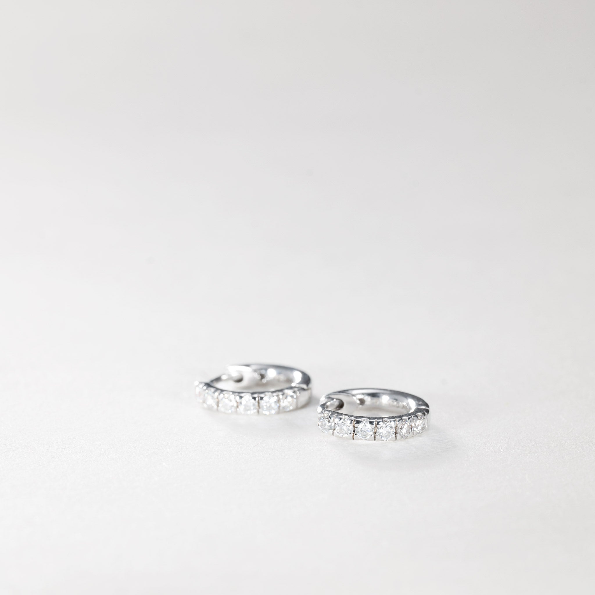 Clara Huggie Pavé Hoops – 0.25 ct lab-grown diamonds 14K gold – Large (11mm)