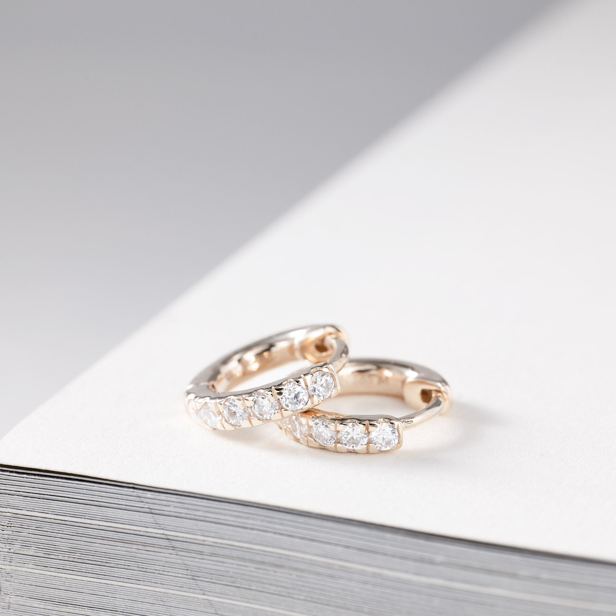 Clara Huggie Pavé Hoops – 0.25 ct lab-grown diamonds 14K gold – Large (11mm)