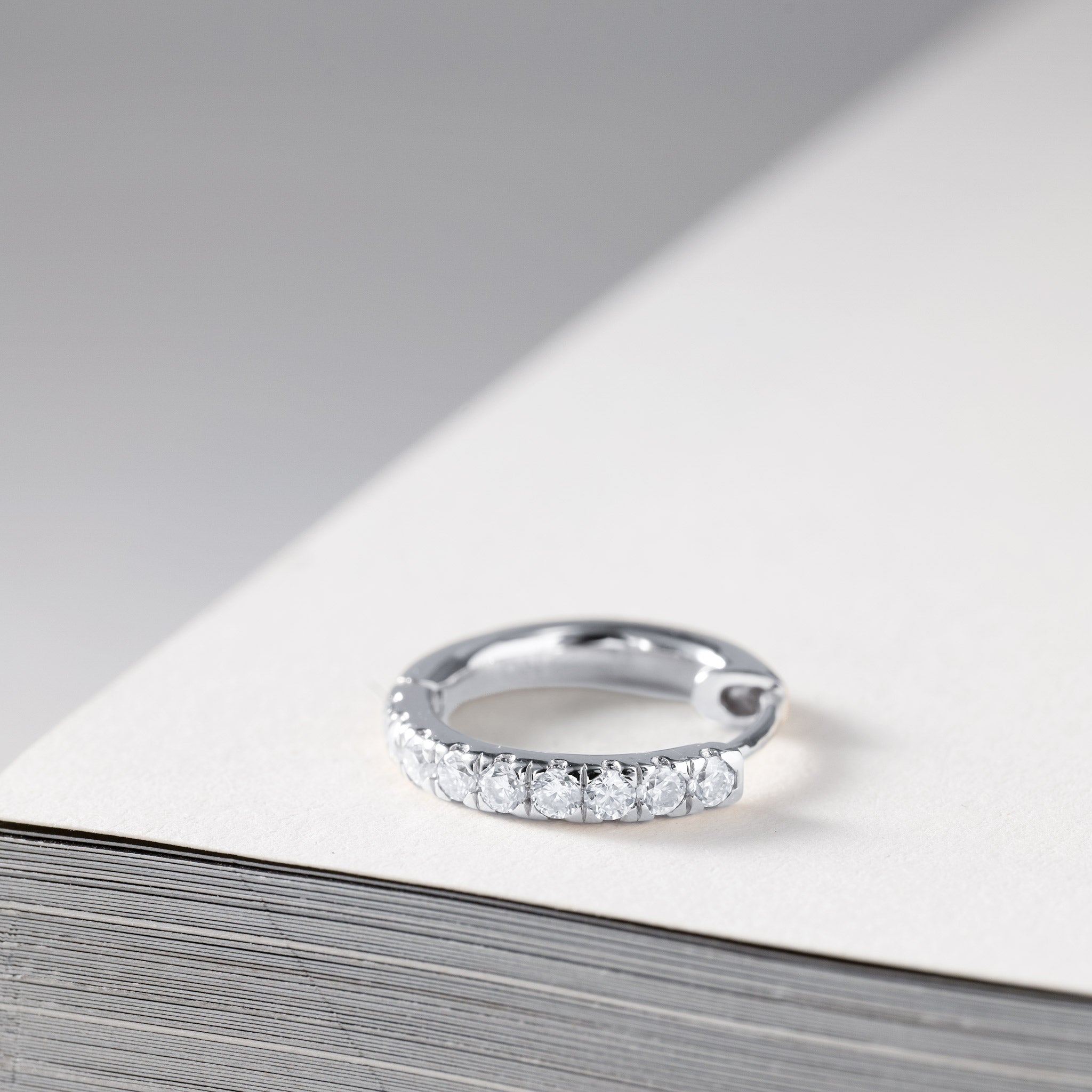 Clara Pavé Hoops – 0.35 ct lab-grown diamonds 14K gold – Large (14mm)