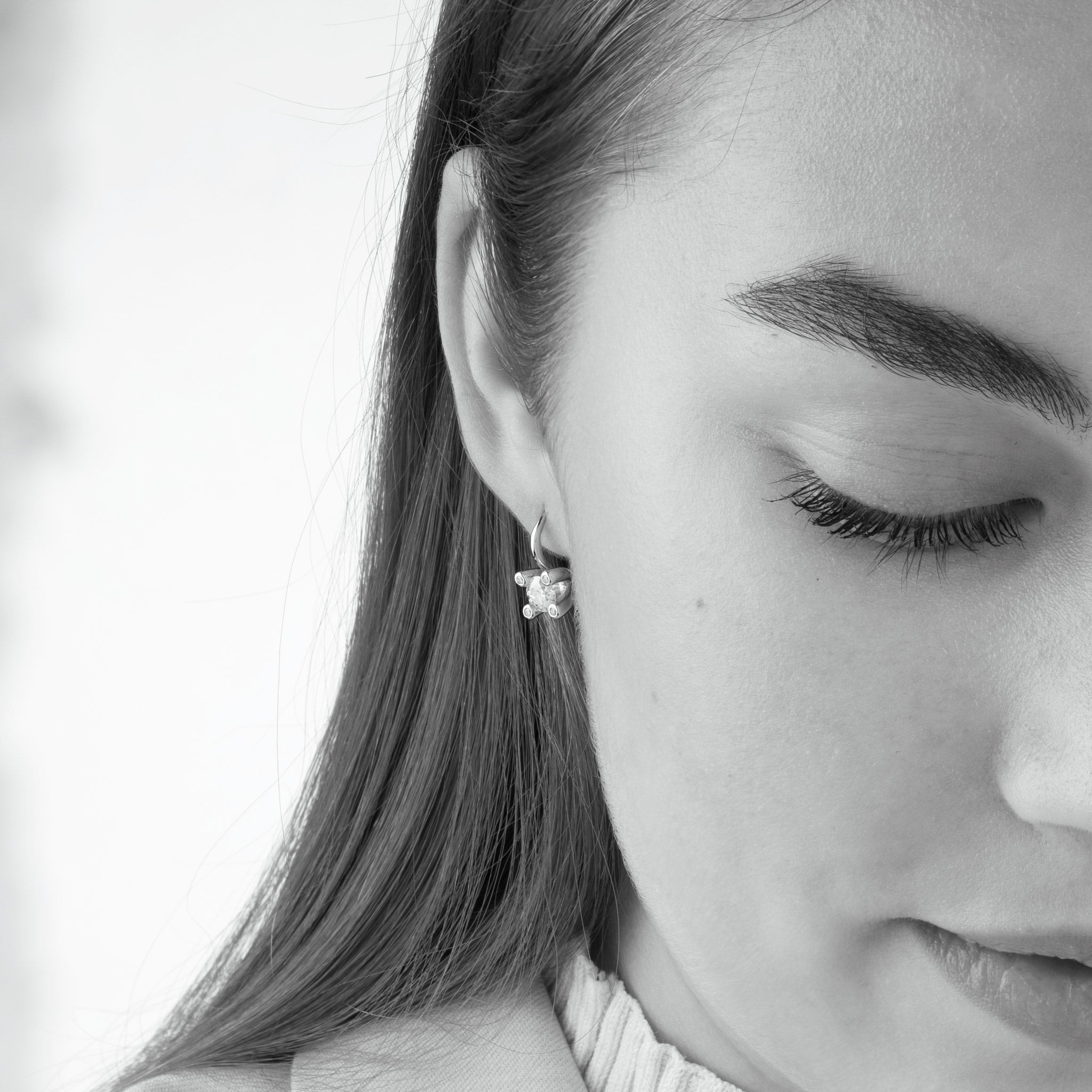 Miriam – solitaire earrings 2x0.75ct light green moissanite silver