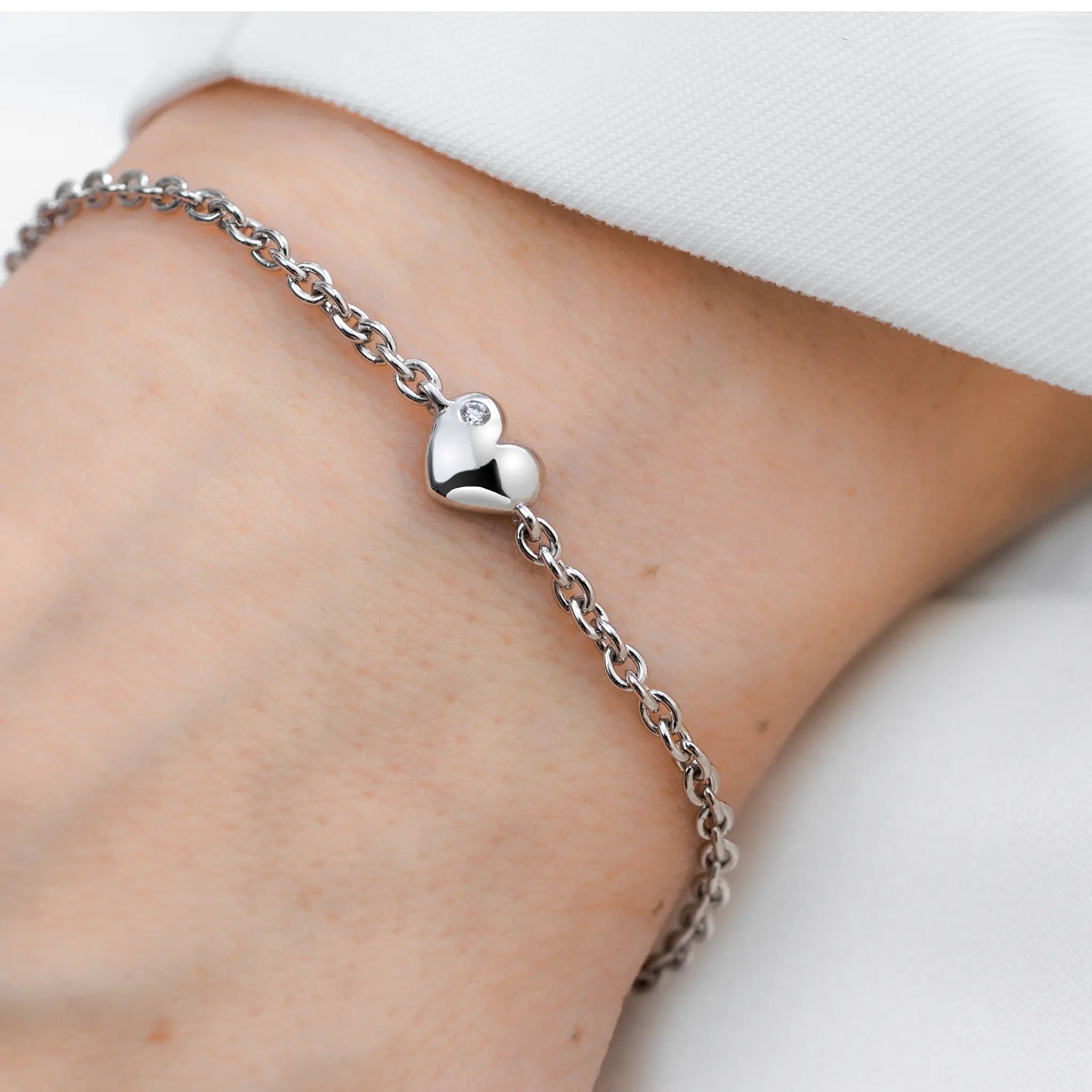 Aimee – Heart bracelet silver 0.03ct lab grown diamond with texture