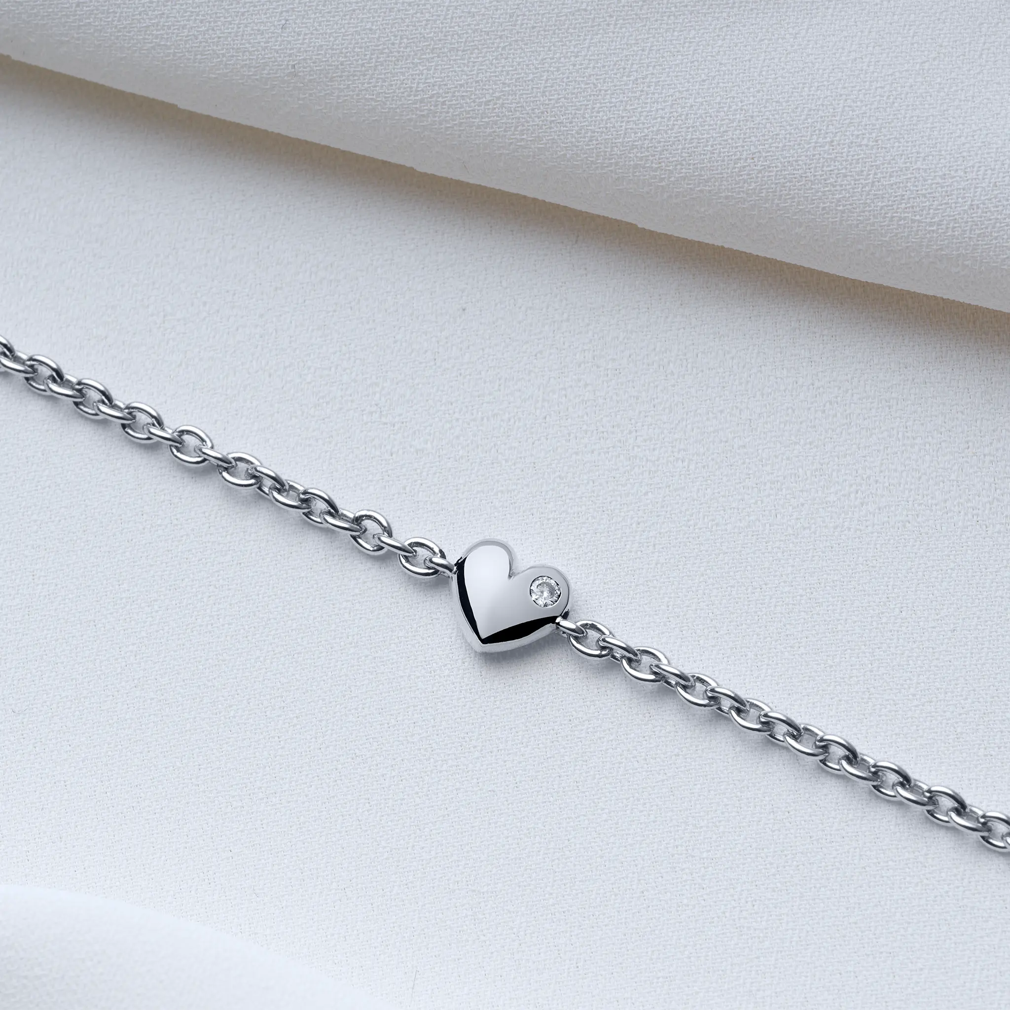 Aimee – Heart bracelet silver 0.03ct lab grown diamond with texture