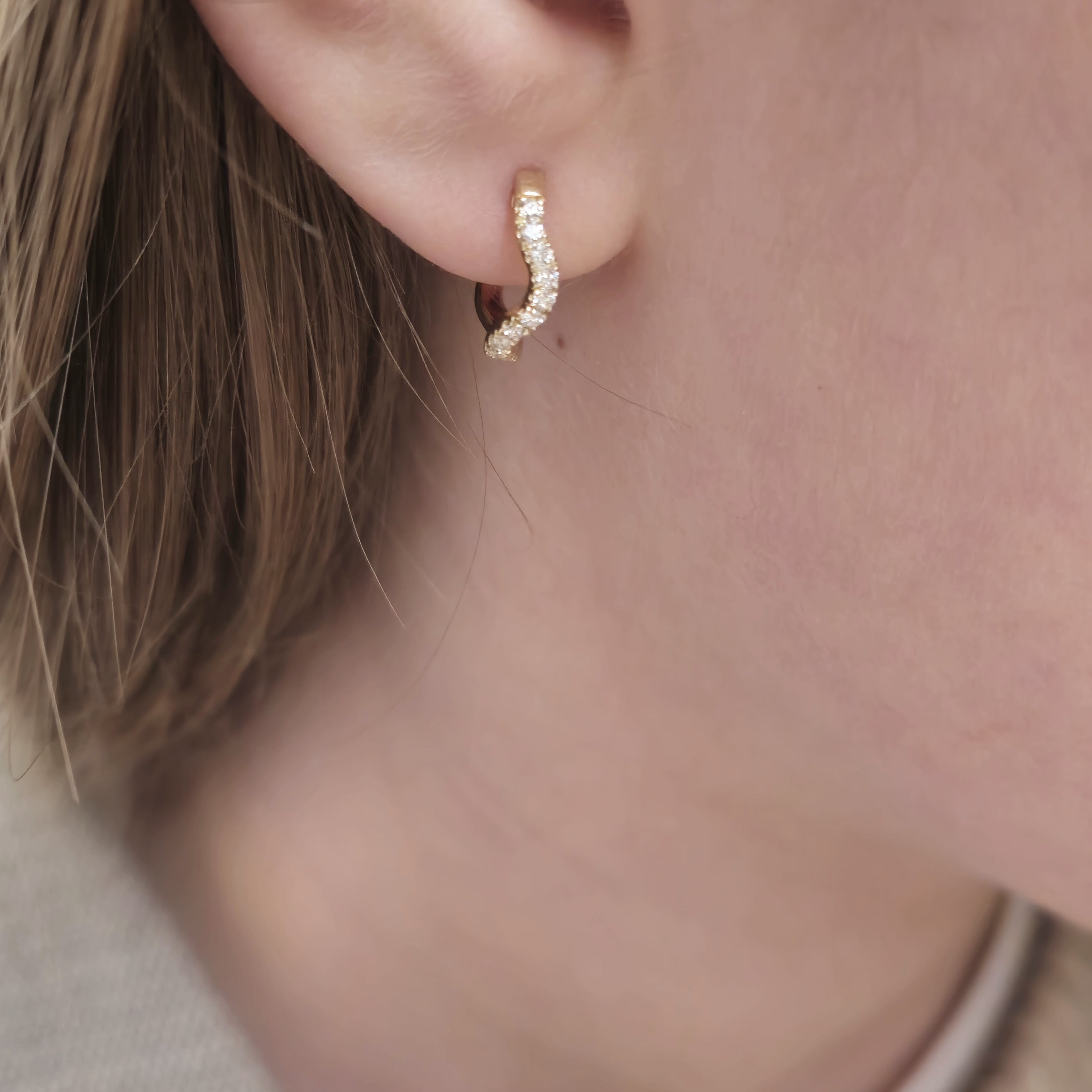 Clara – 0.30 ct Lab-Grown Diamonds Wavy Pavé Creole Earrings 14K Gold