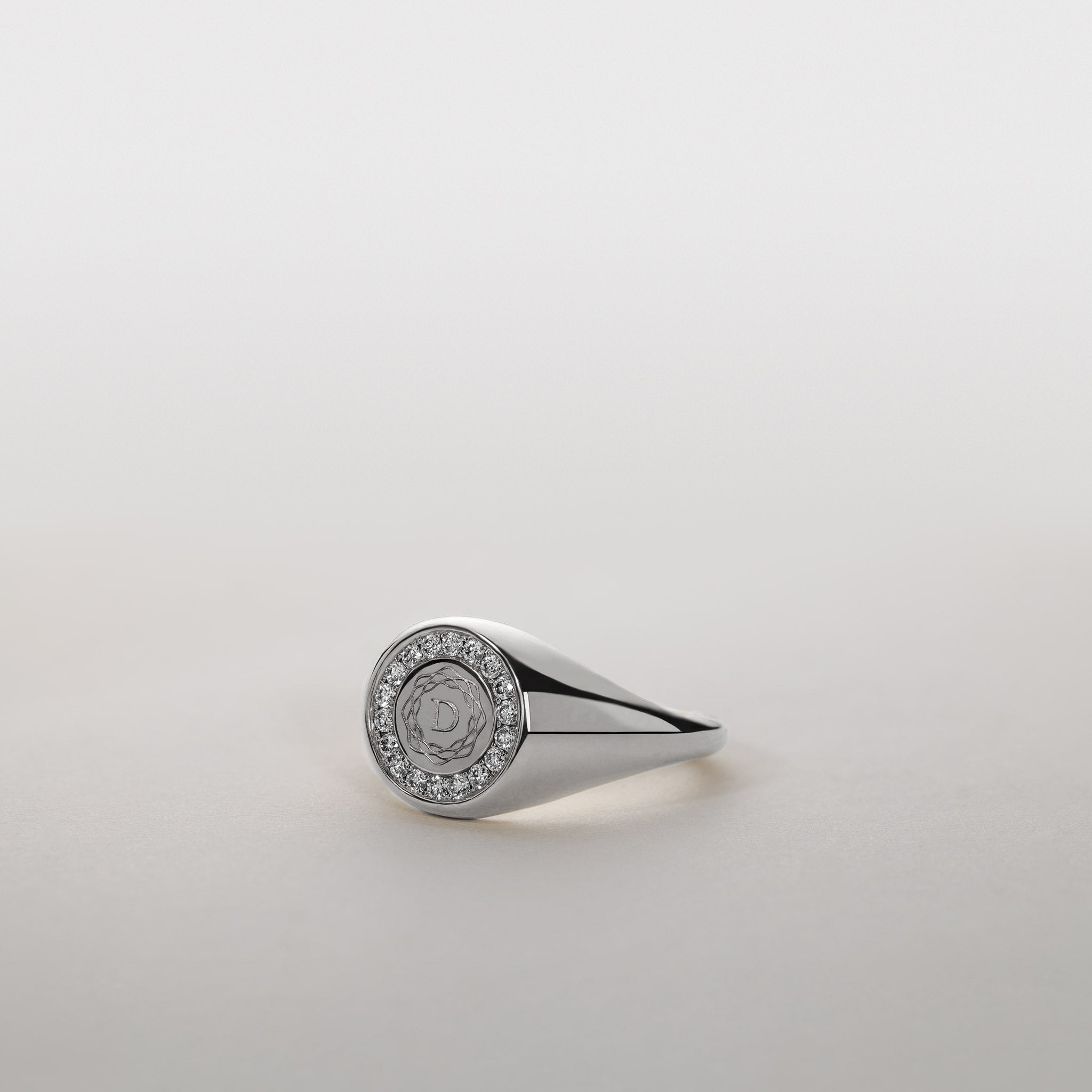 Diamond Chunky signet ring with engraving option silver Alvia