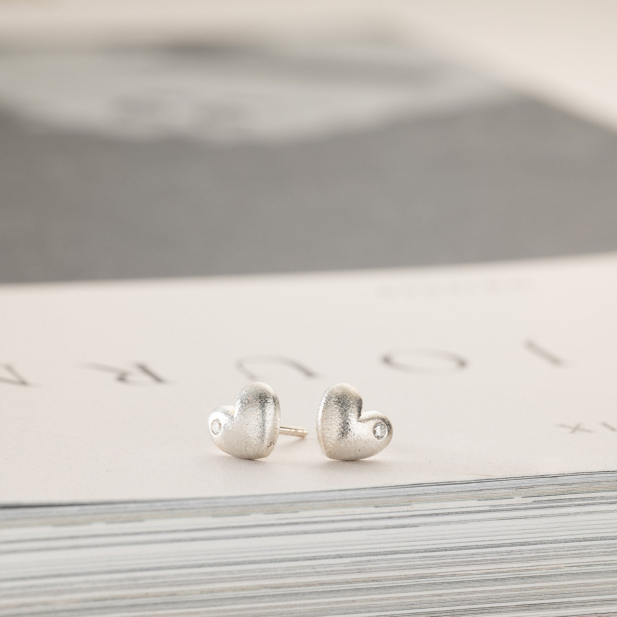 Aimee – Heart stud earrings silver 0.04ctw lab grown diamond with texture