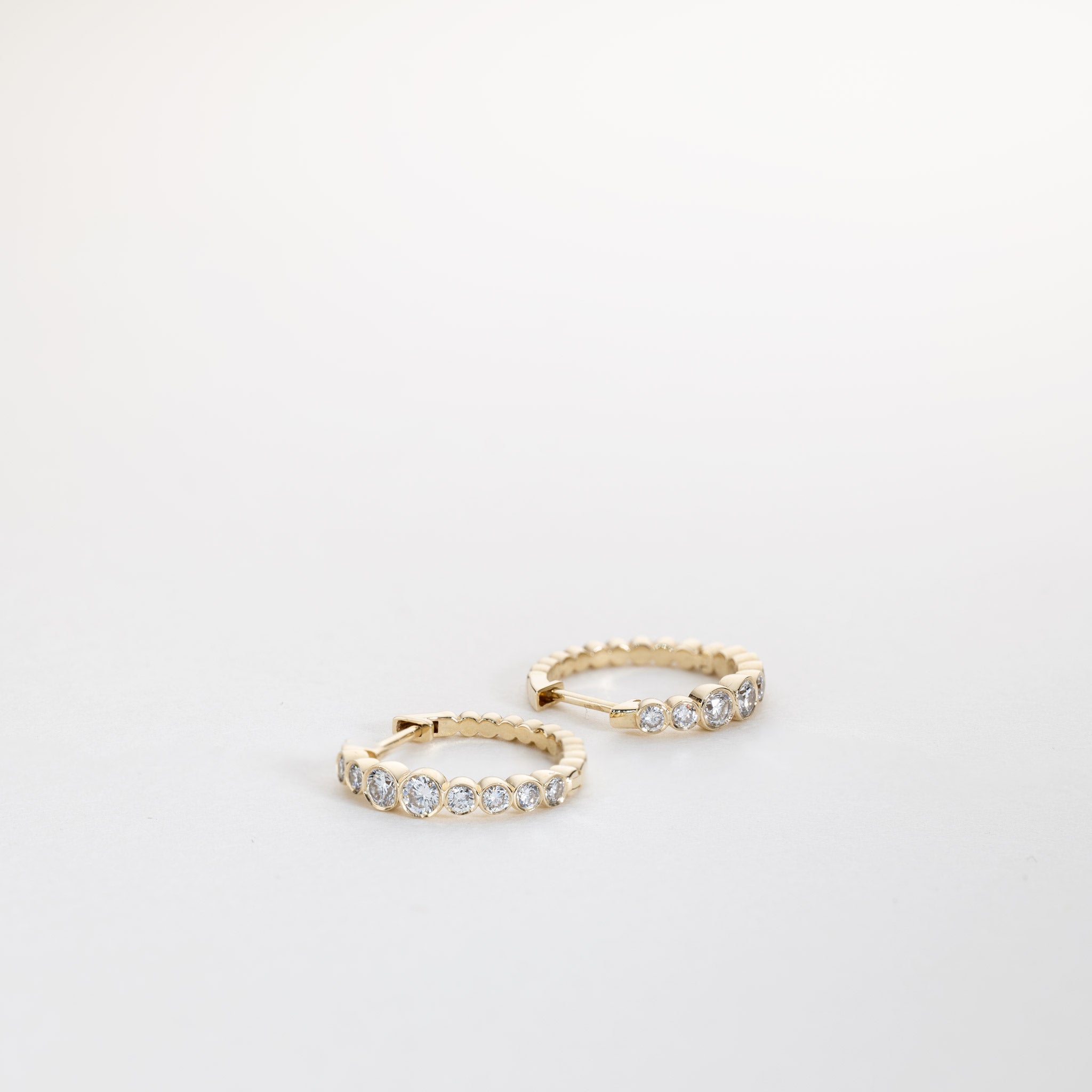 Isaline Bezel Hoops – 0.60 ct Lab-Grown Diamonds 14K Gold