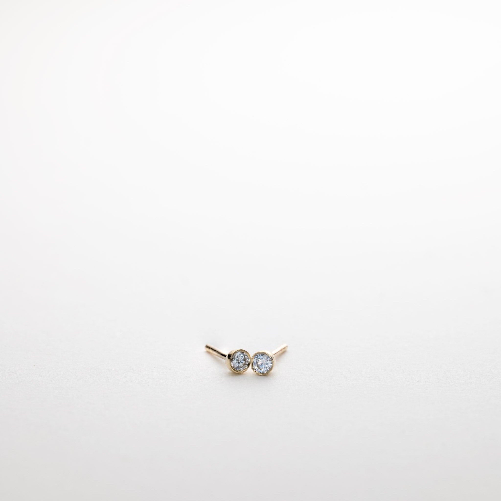 Isaline Bezel Studs – 0.30 ct lab-grown diamonds 14K Gold