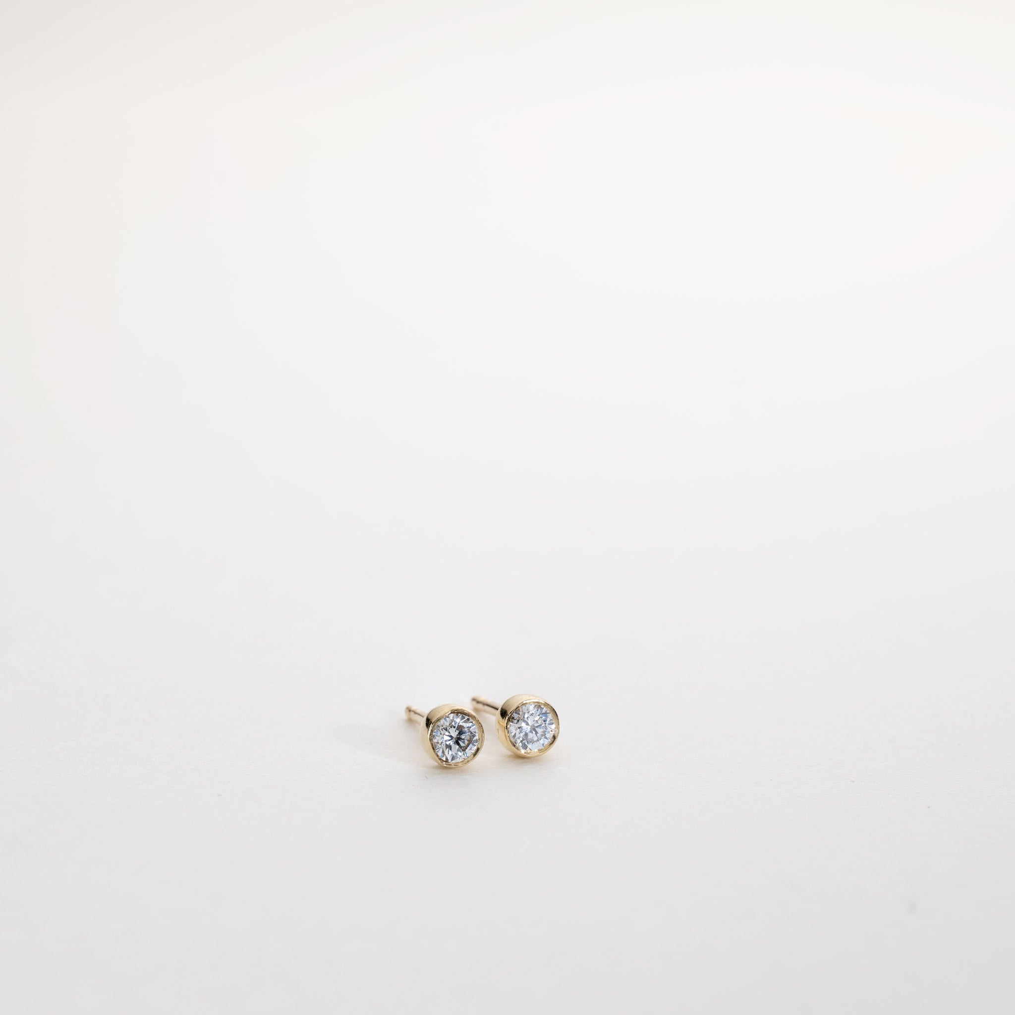 Isaline Bezel Studs – 0.50 ct lab-grown diamonds 14K Gold
