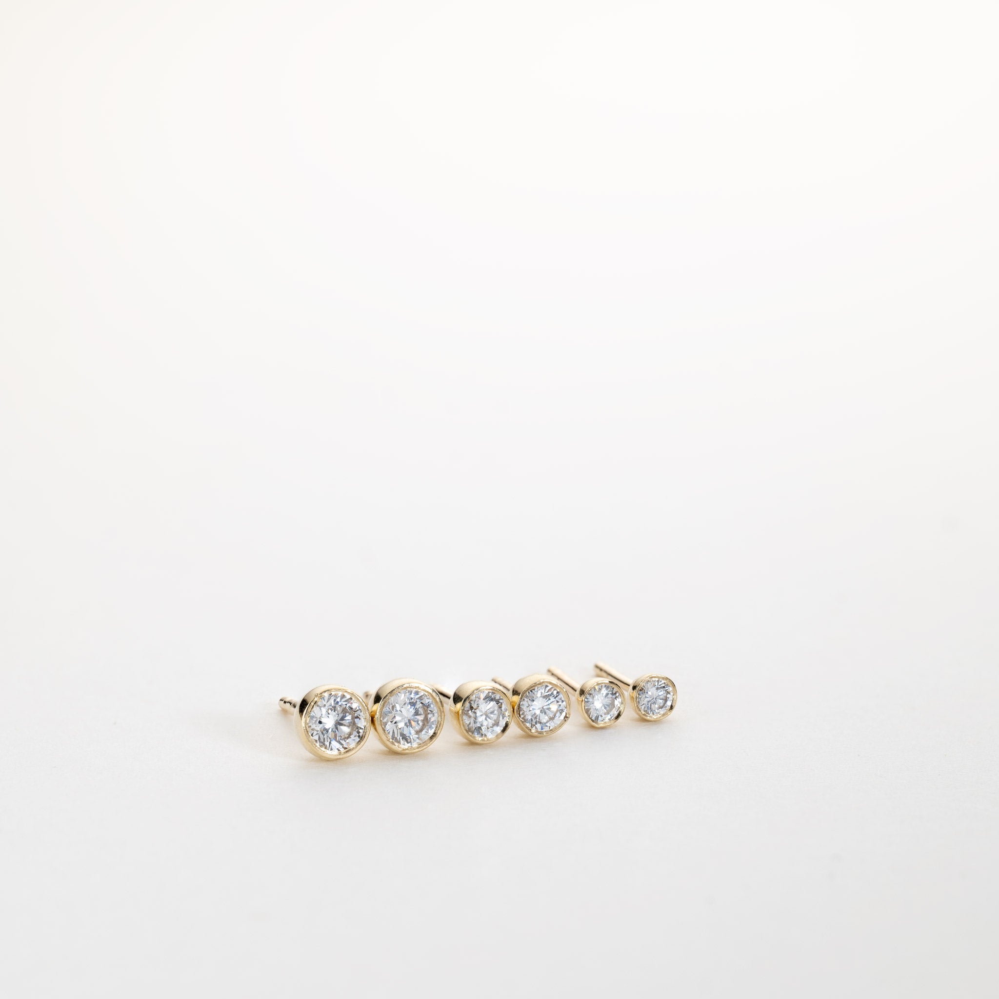 Isaline Bezel Studs – 0.15 ct lab-grown diamonds 14K Gold