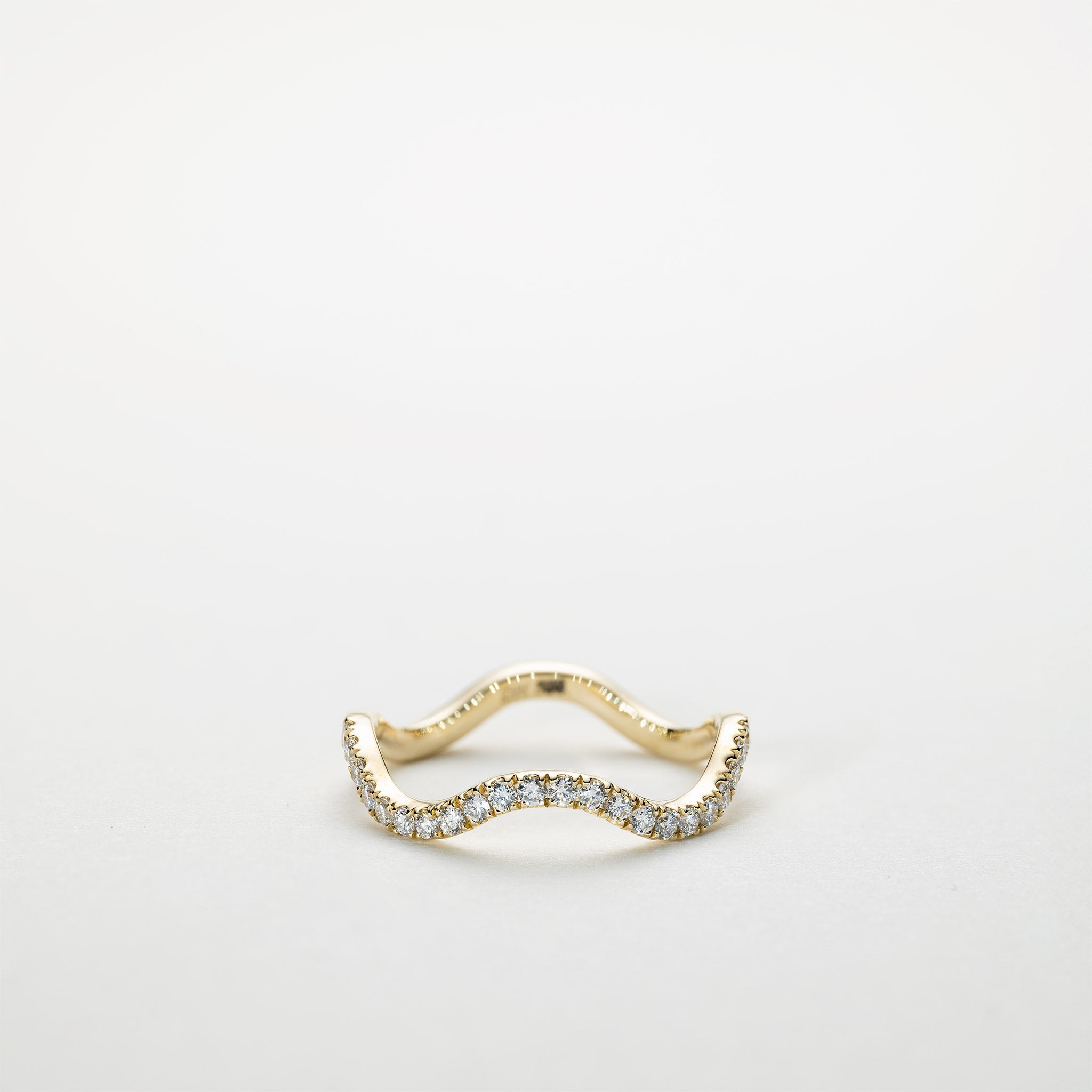 Clara Wavy Eternity Ring – 1.00 ct lab-grown diamonds 14K gold – Large