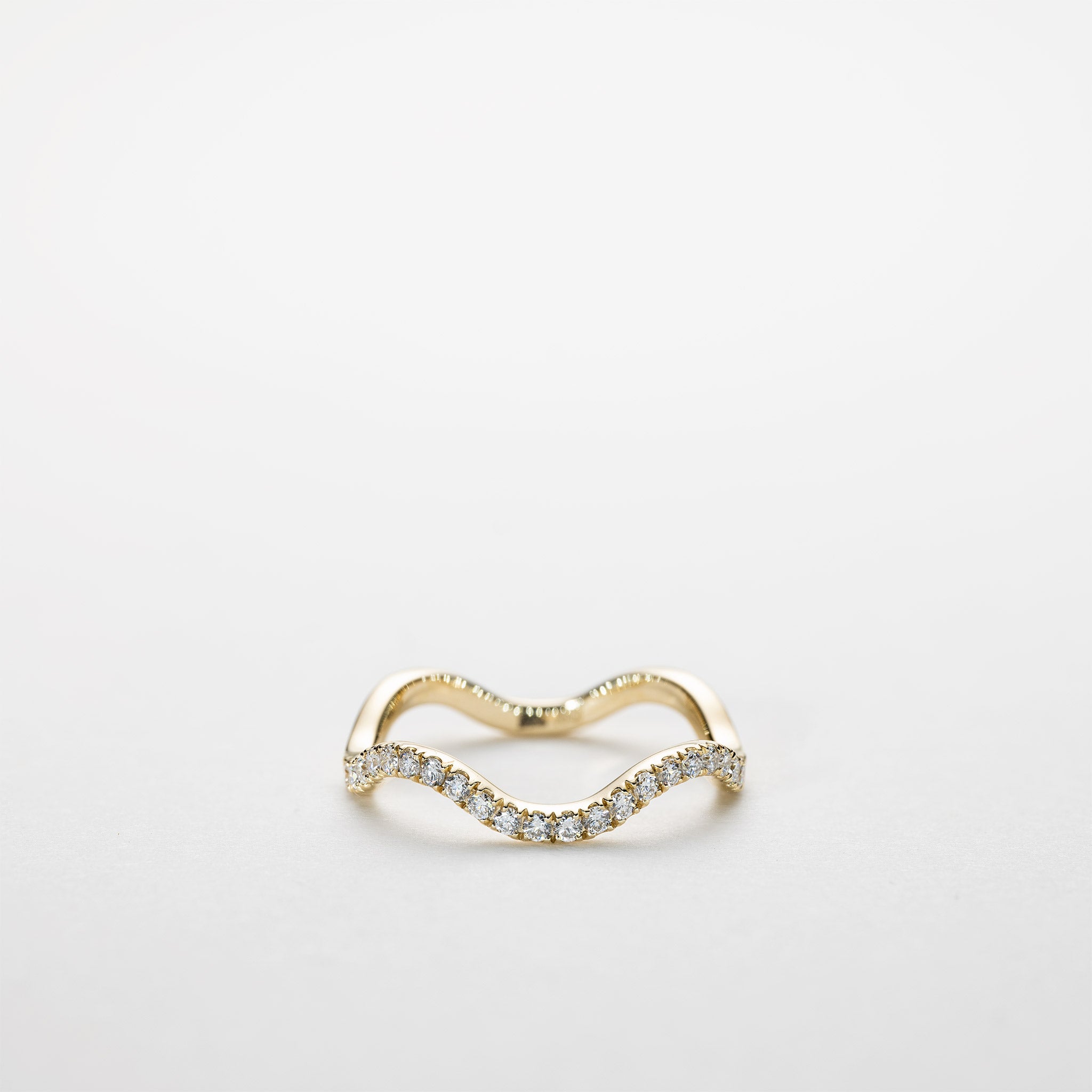 Clara – Wavy Eternity Ring 0.70 ct Lab-Grown Diamond 14K Gold -Medium-