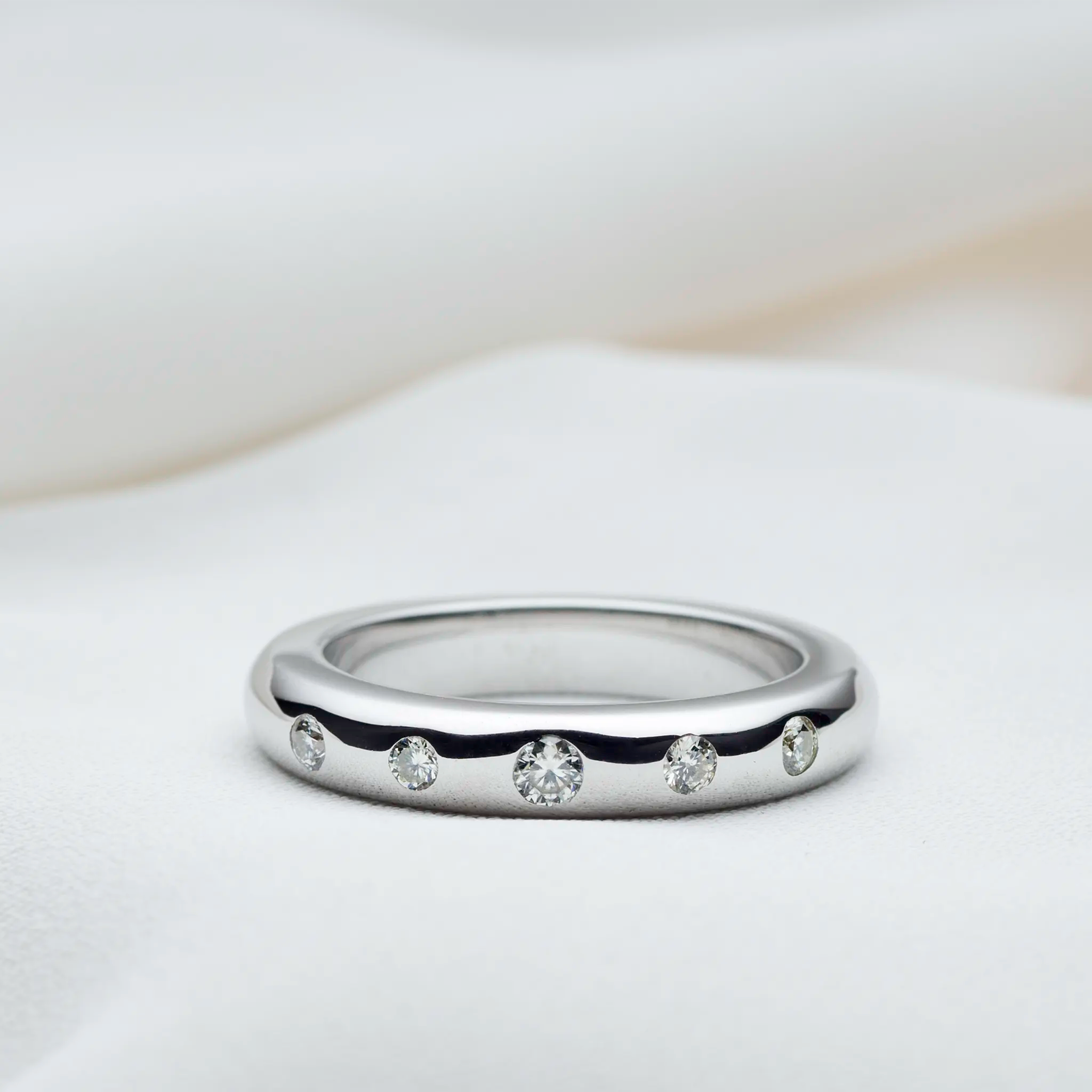 Estelle – Lab grown diamond flush ring silver Original