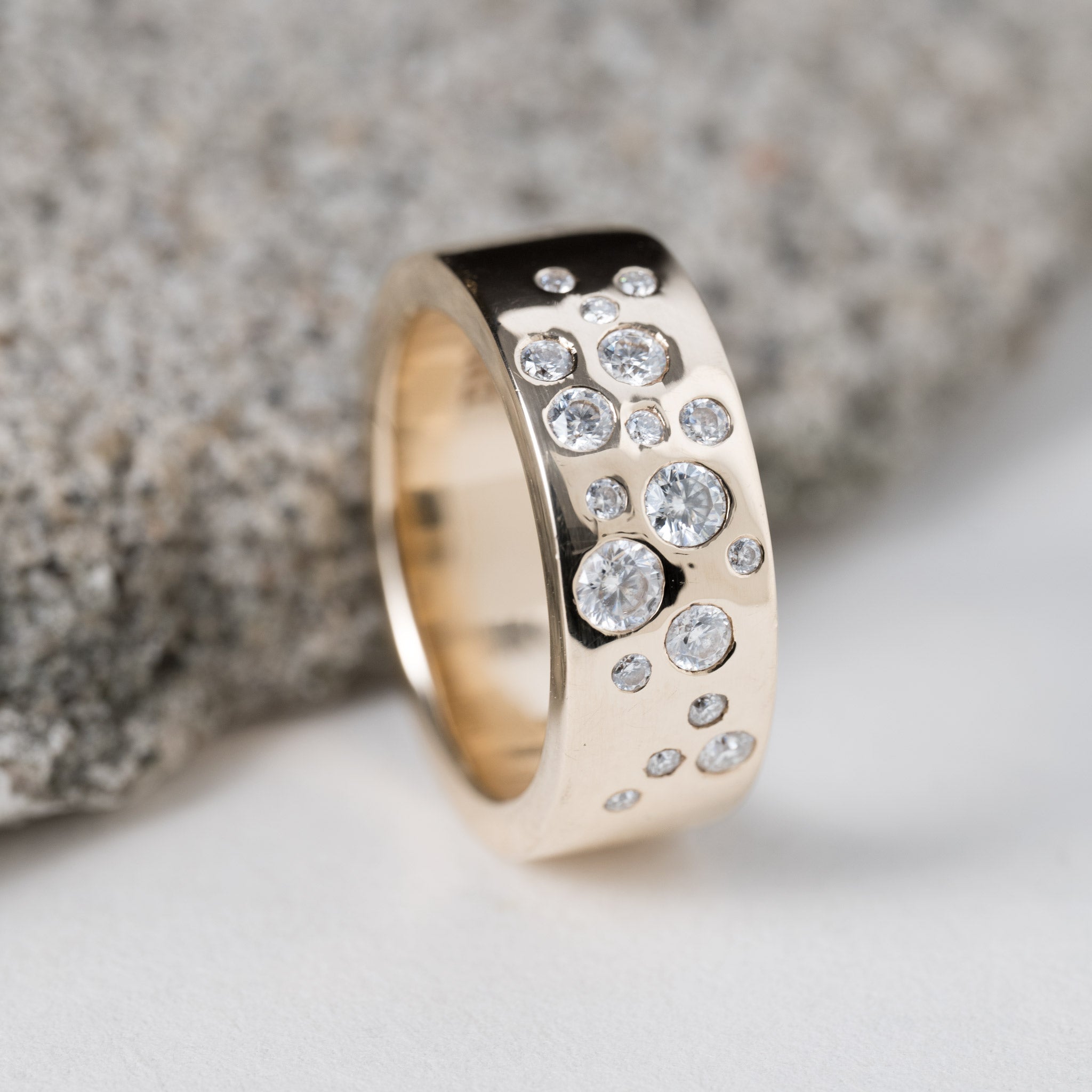 0.45ct Lab grown Diamond Grand cylinder flush ring 14K gold Chloé