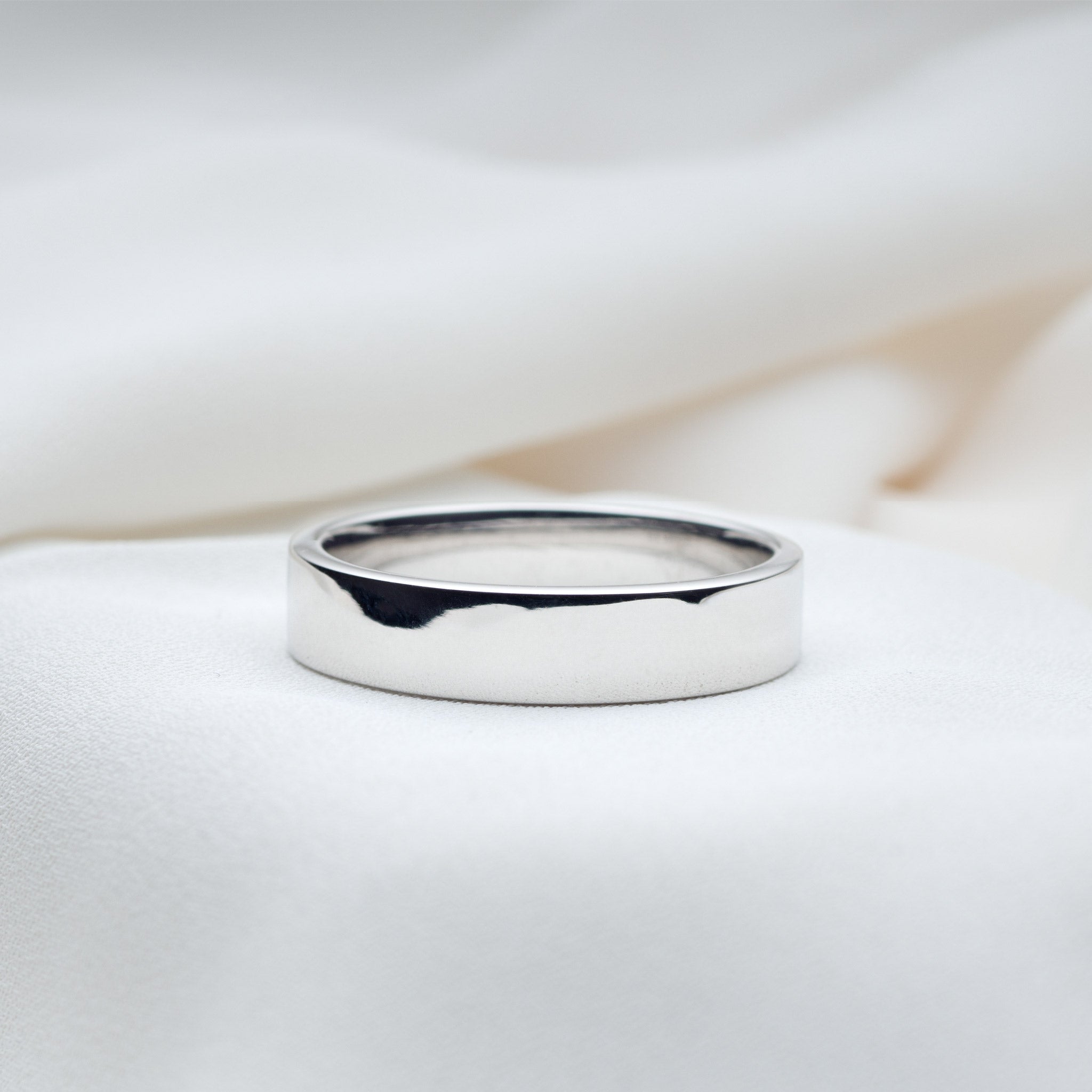 Chloé Flat Wedding Band – 5mm comfort fit 14K gold