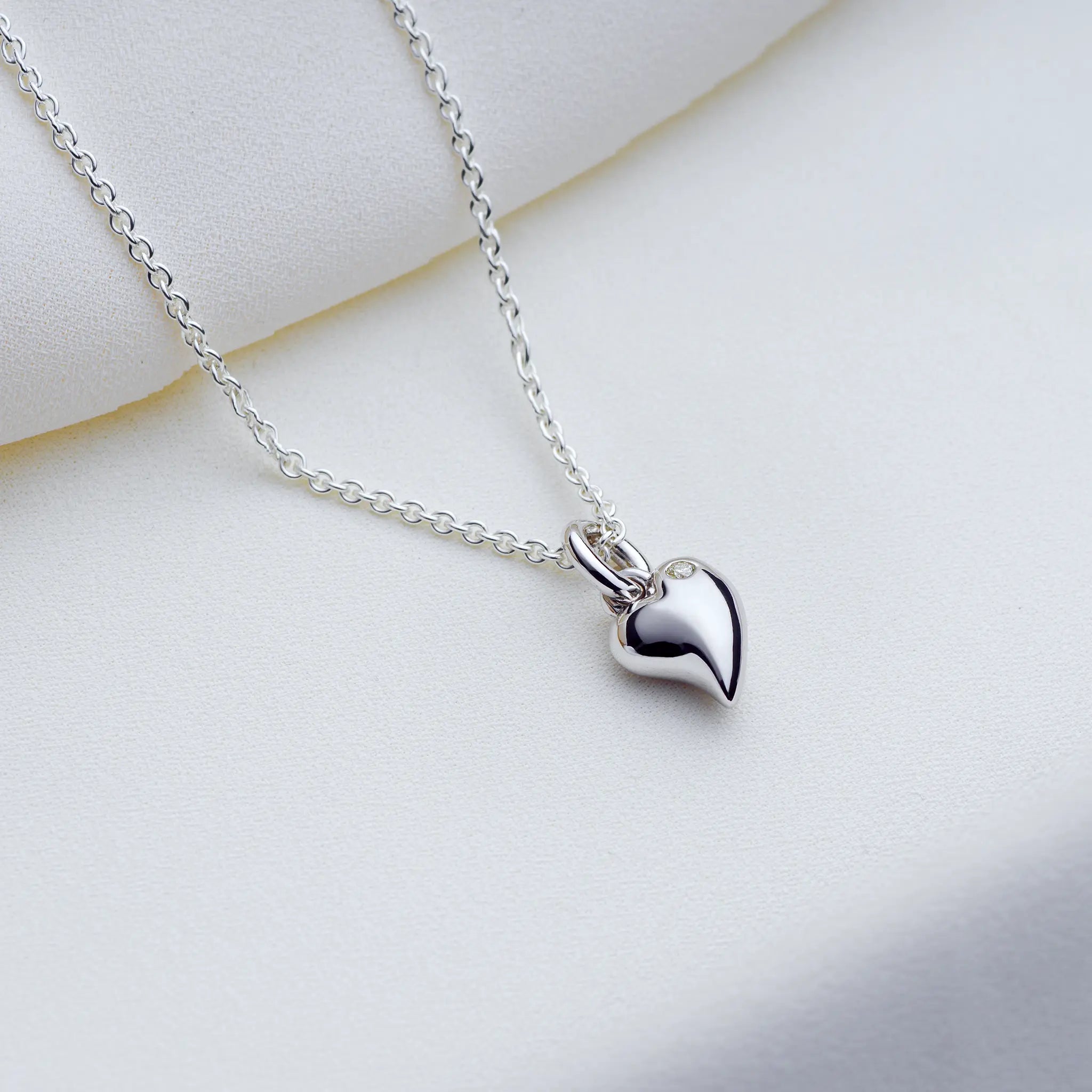 Aimee – Twisted heart pendant silver 0.03ct lab grown diamond