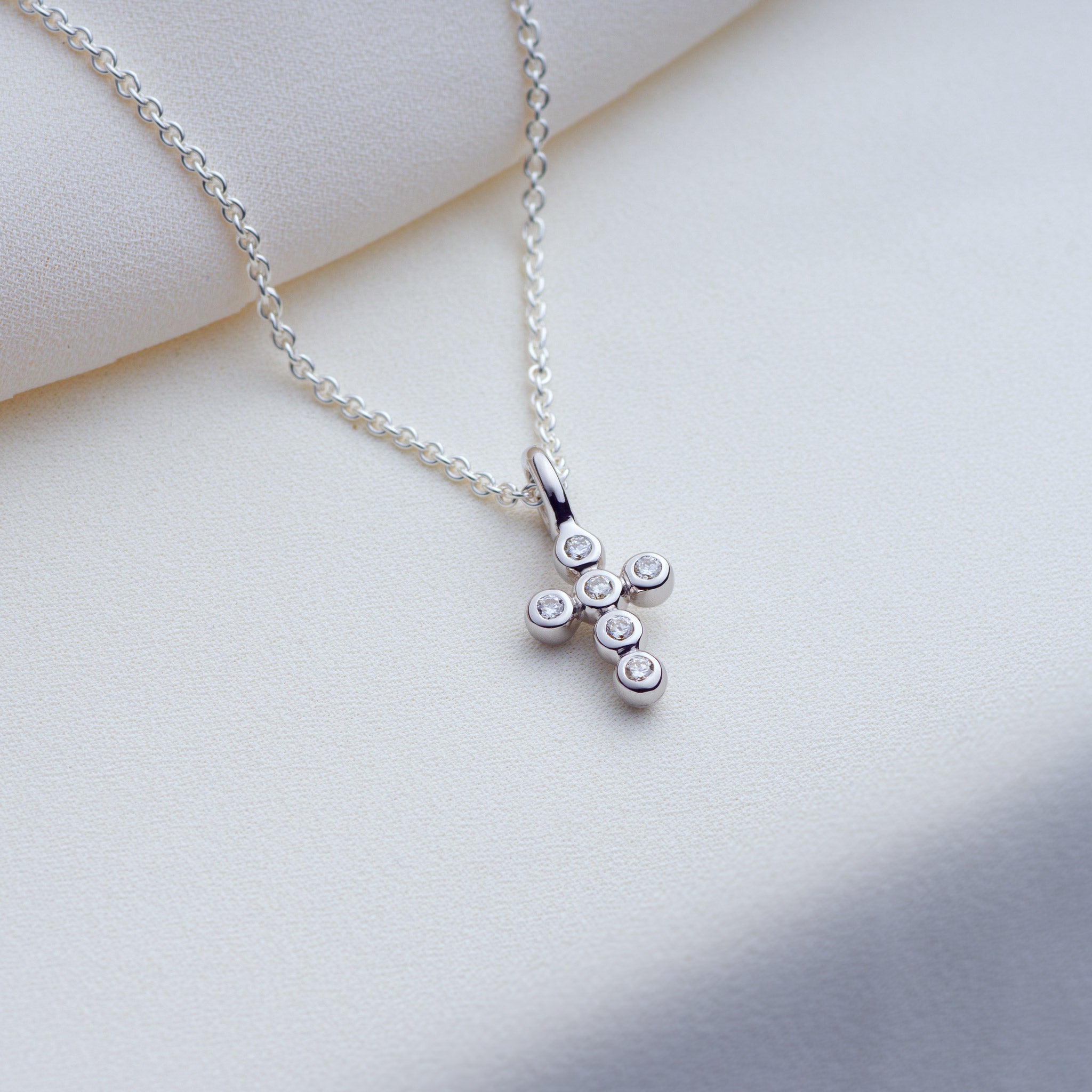 Ayah – 0.12ctw lab grown diamond silver bubble cross pendant