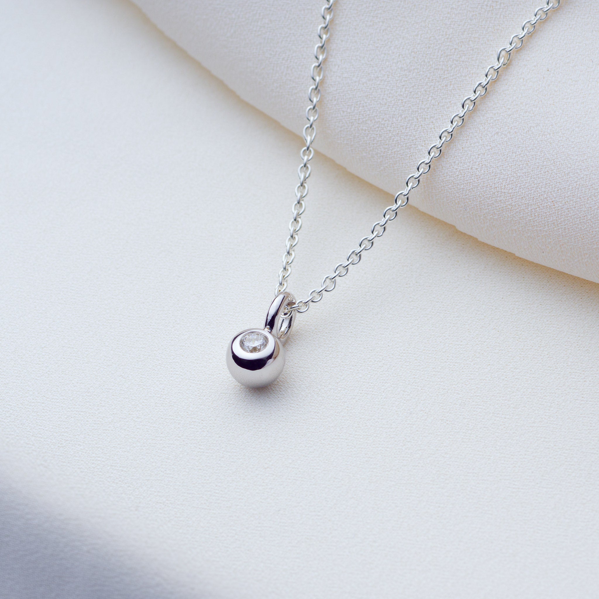 Ayah – 0.10ct lab grown diamond bubble pendant silver