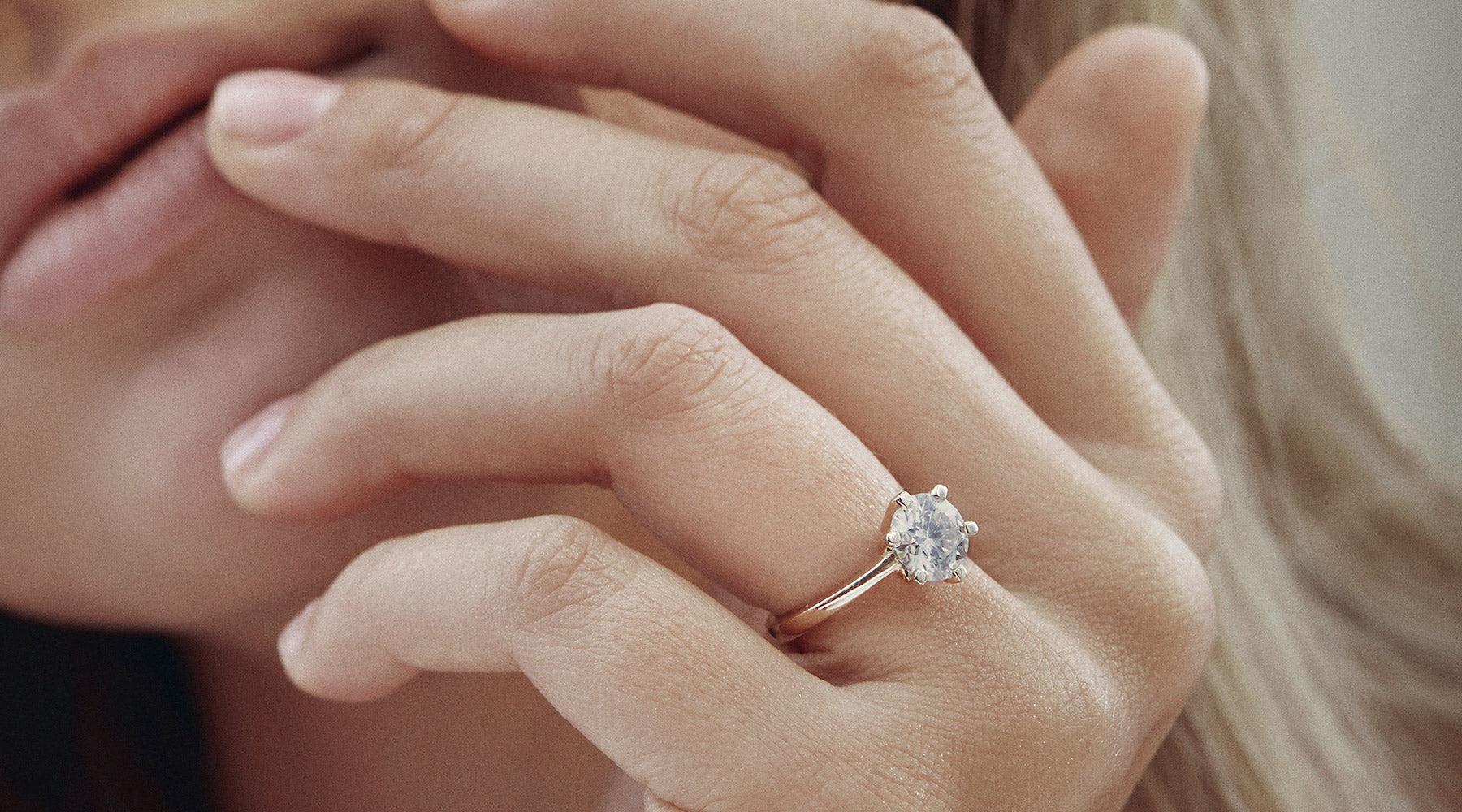 Stunning and Classic Six prongs Solitaire Jewellery