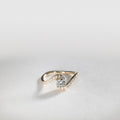 Clara Wavy Pavé Solitaire Ring – 0.85 ct lab-grown diamond 14K gold