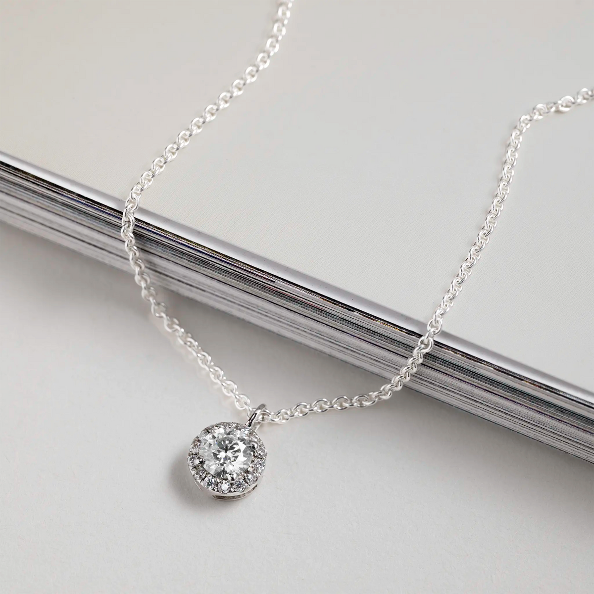 Clara Halo Pendant – 0.50 ct lab-grown diamonds 14K Gold