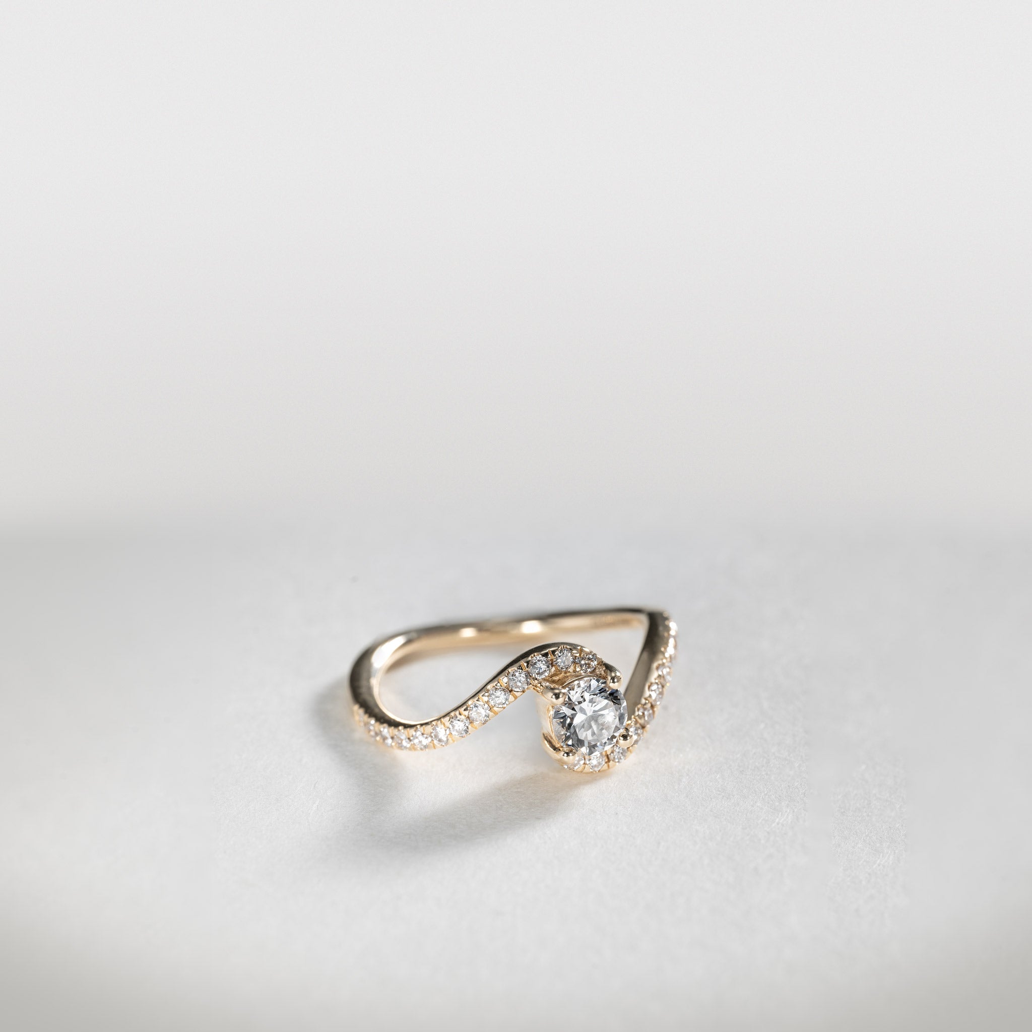 0.50ct Moissanite Curvy ring diamond Pavé band 14K Gold Clara