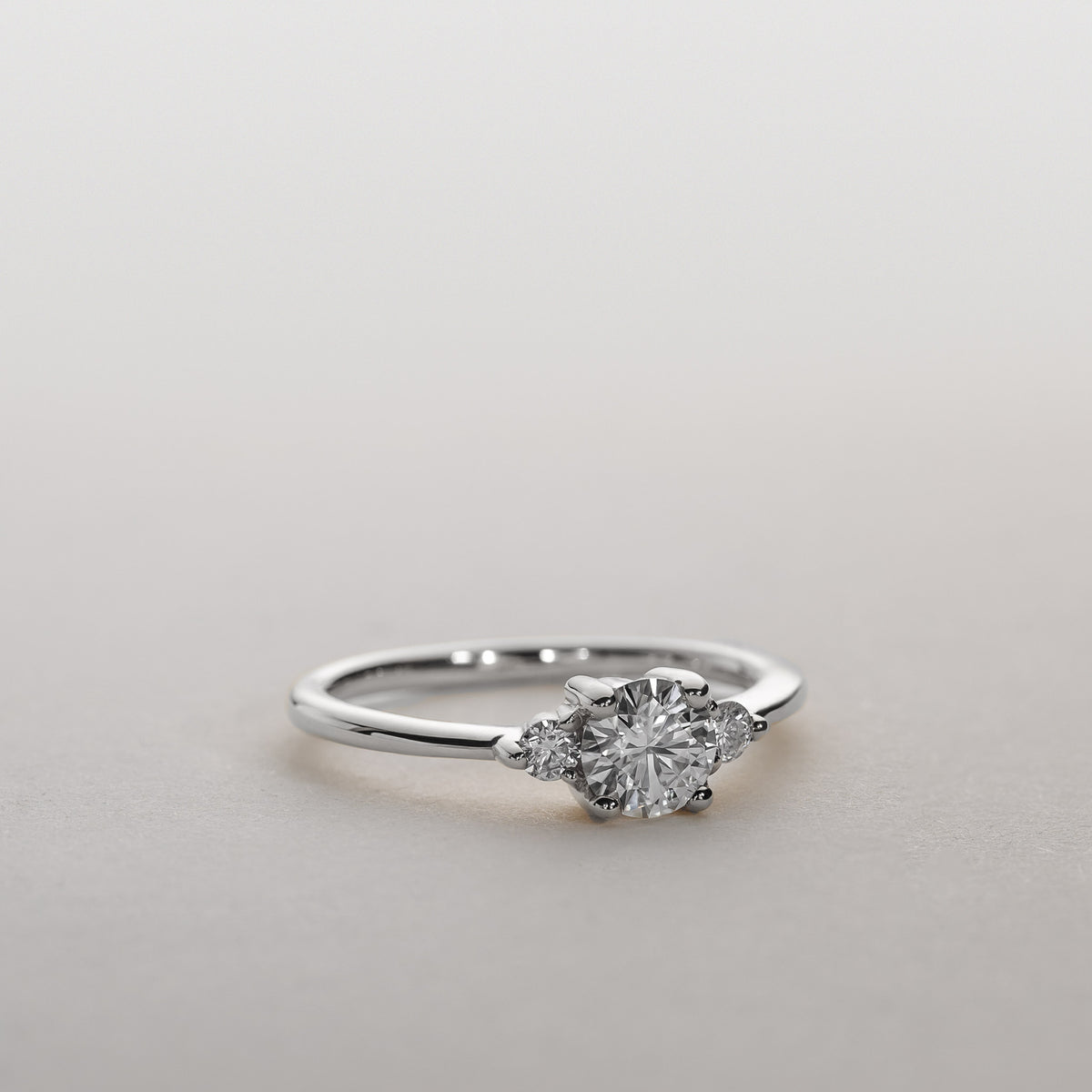 0,60 karat diamant vintage trestensring 14 karat guld Noelle