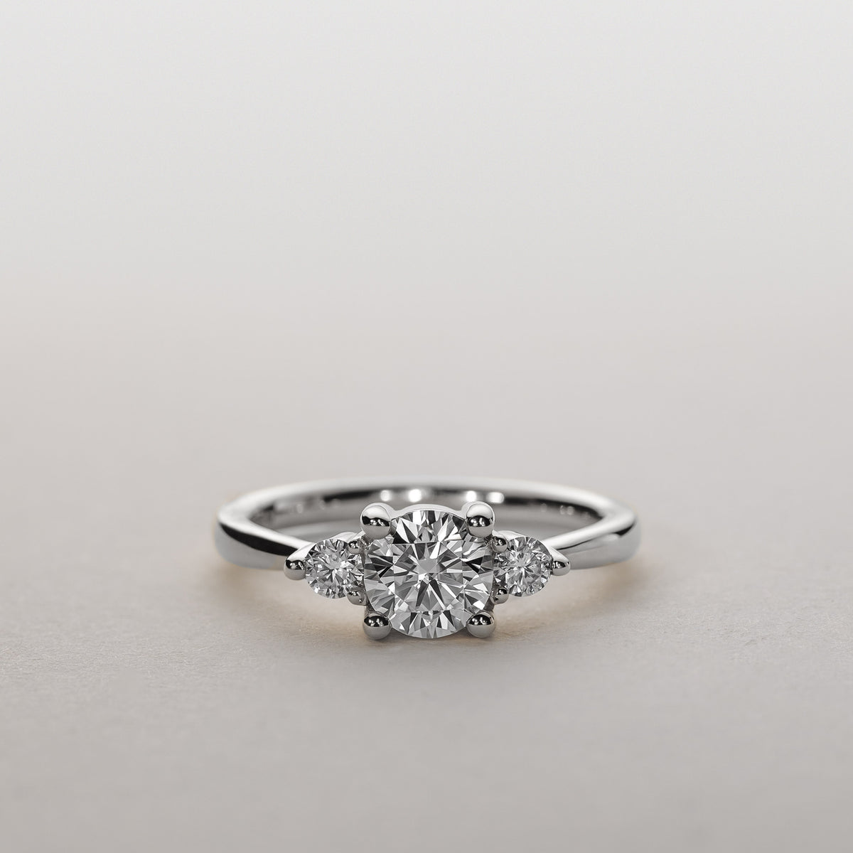 1,20 karat diamant vintage trestensring i 14 karat guld Noelle