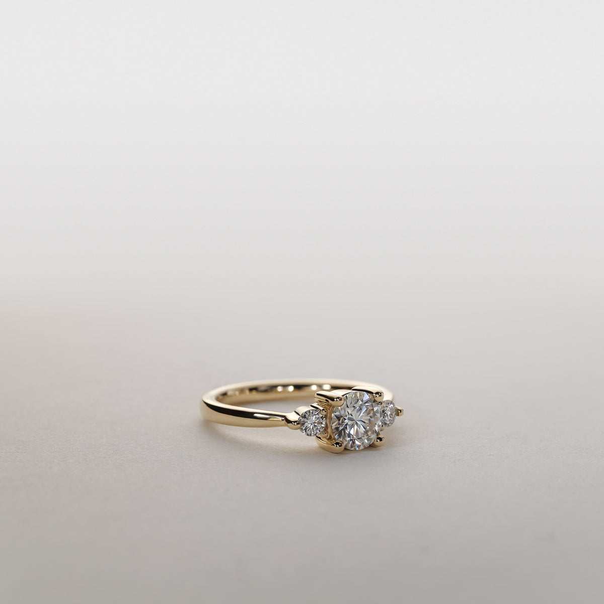 1,20 karat diamant vintage trestensring i 14 karat guld Noelle