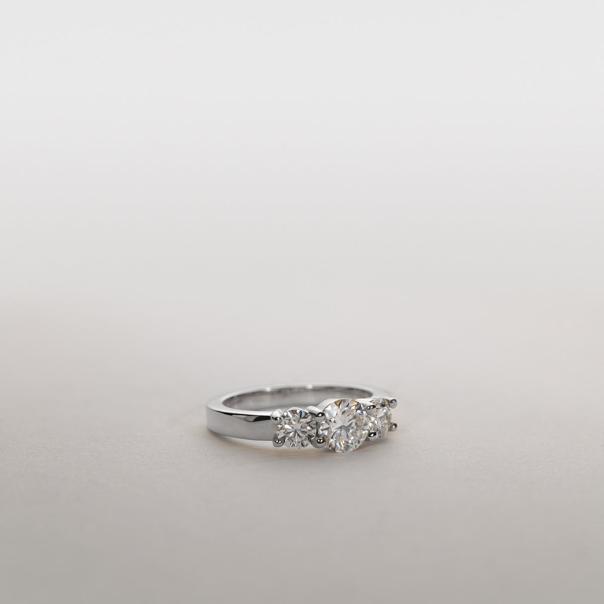 Jocelyn – Ring med tre sten 1,25 ctw Lab Grown Diamond 14 karat guld