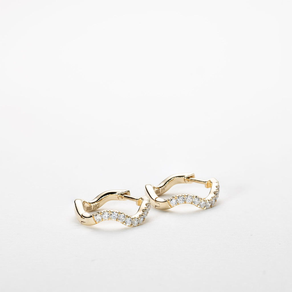 Clara – 0.30 ct Lab-Grown Diamonds Wavy Pavé Creole Earrings 14K Gold