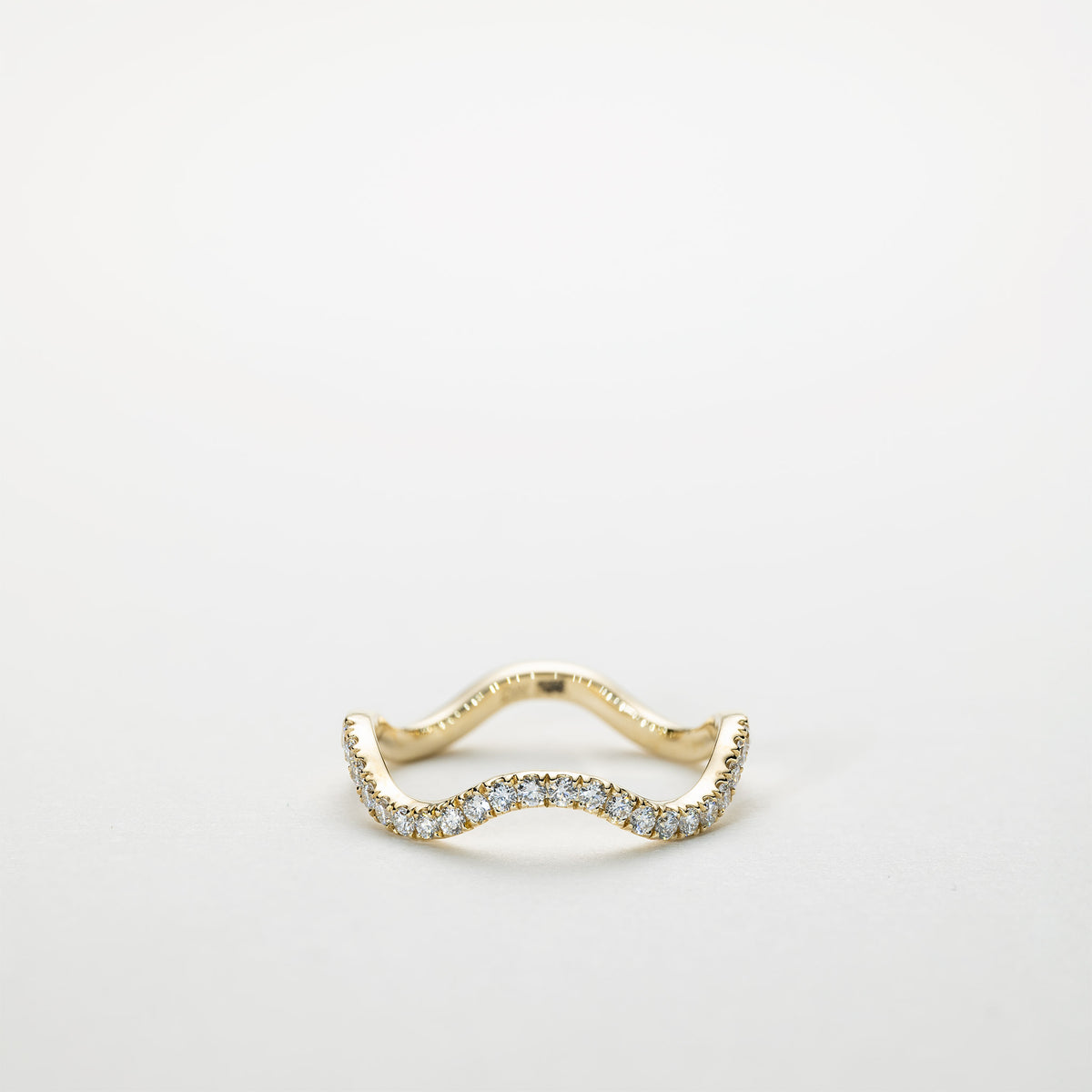 Clara – 0,45 ct Laboratoriedyrket Diamant Bølget Halv Evighedsring 14 karat Guld - Stor-