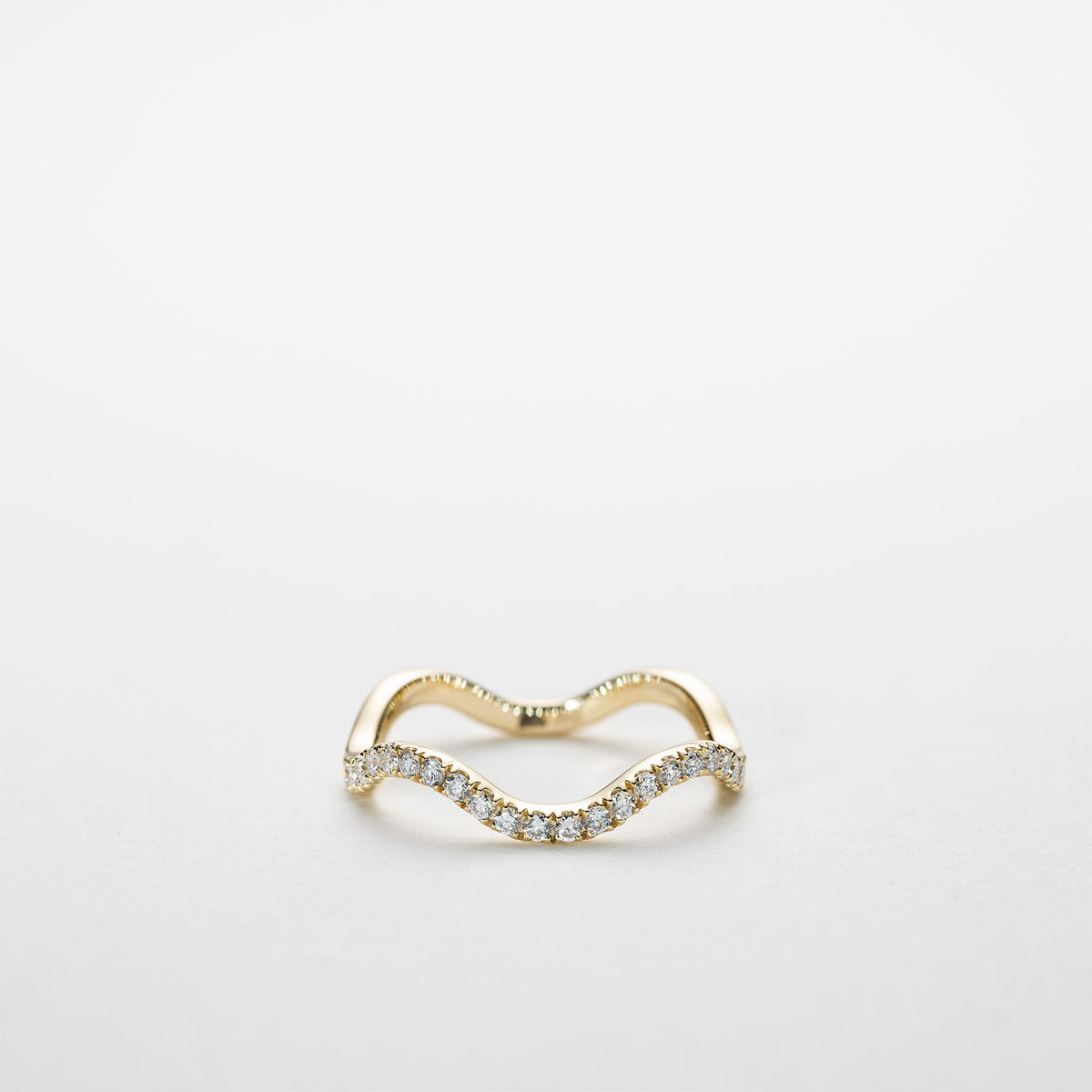 Clara Wavy Eternity Ring – 0.70 ct lab-grown diamonds 14K gold – Medium