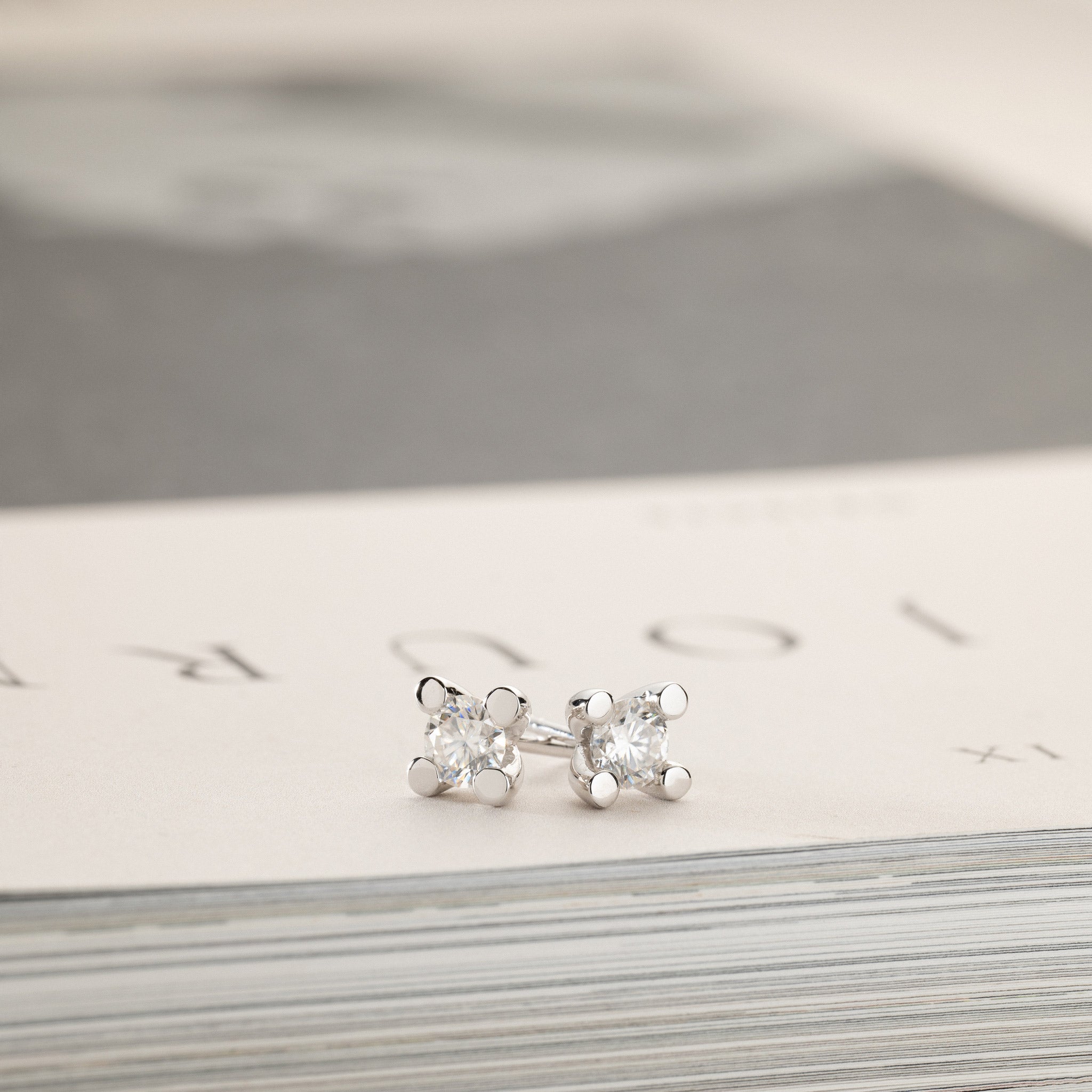 2x0.50ct Moissanite solitaire stud earrings silver Miriam